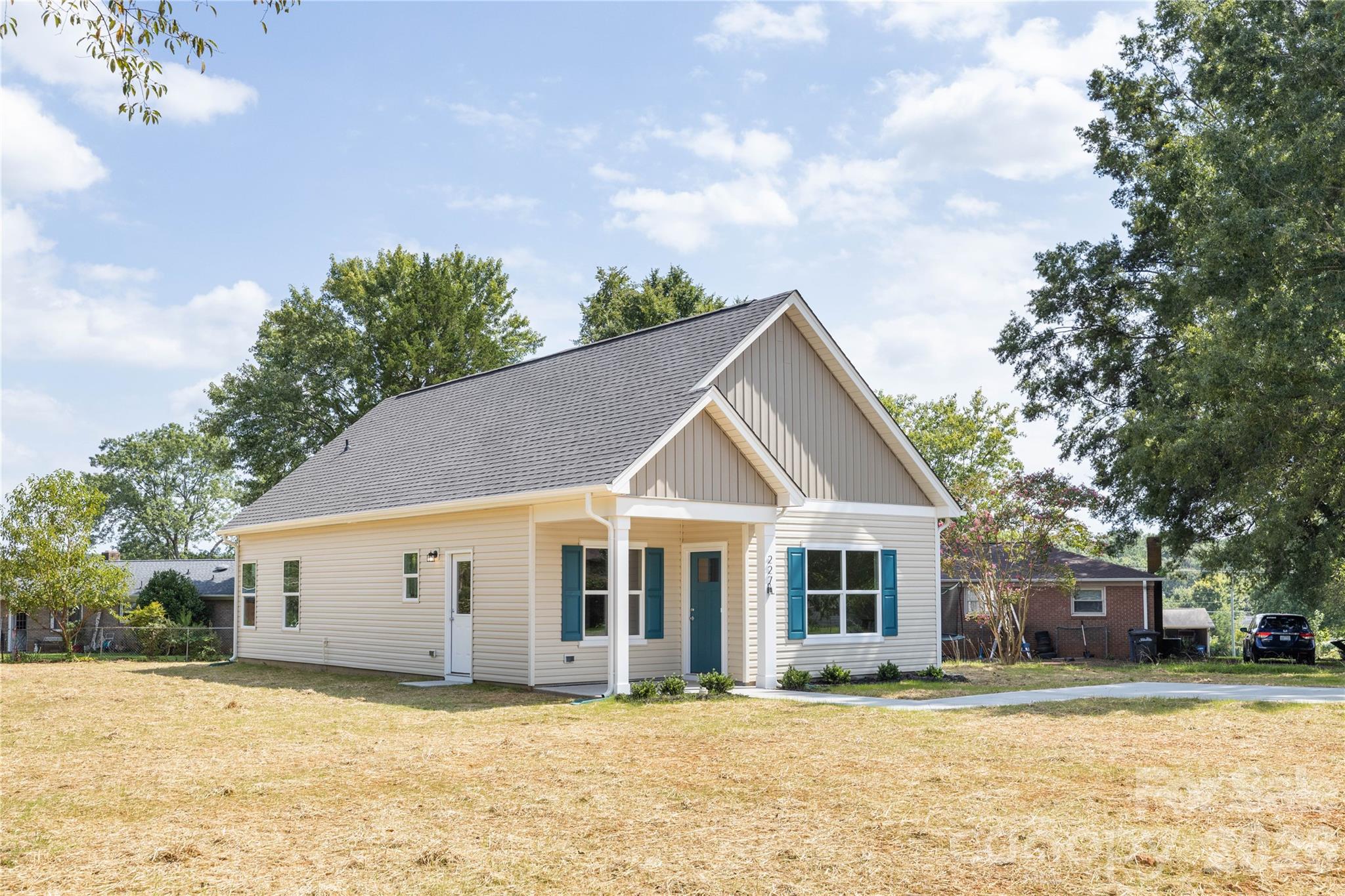 6625 Tracy Avenue Property Photo 3