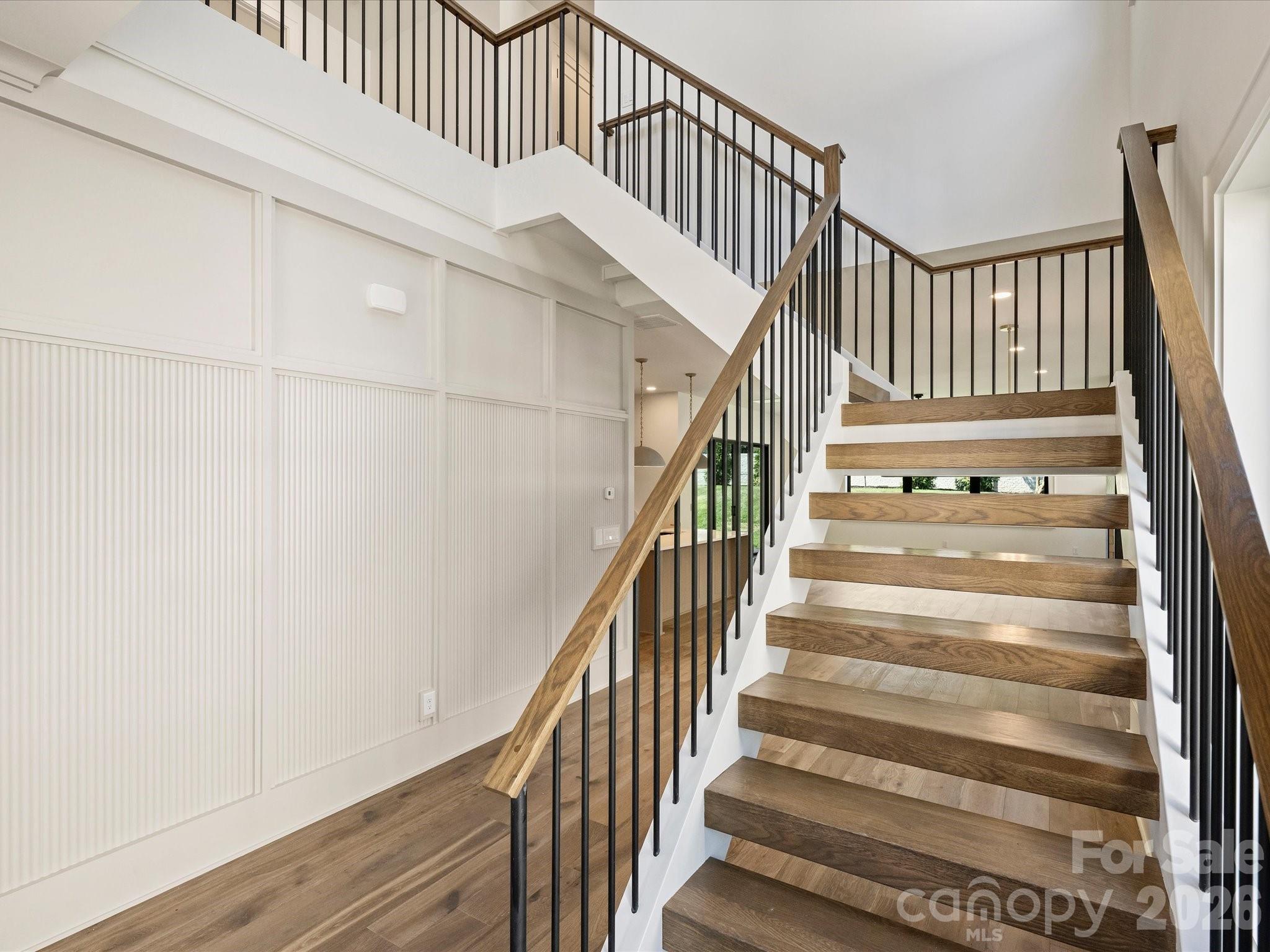 927 Laurel Creek Lane Property Photo 3