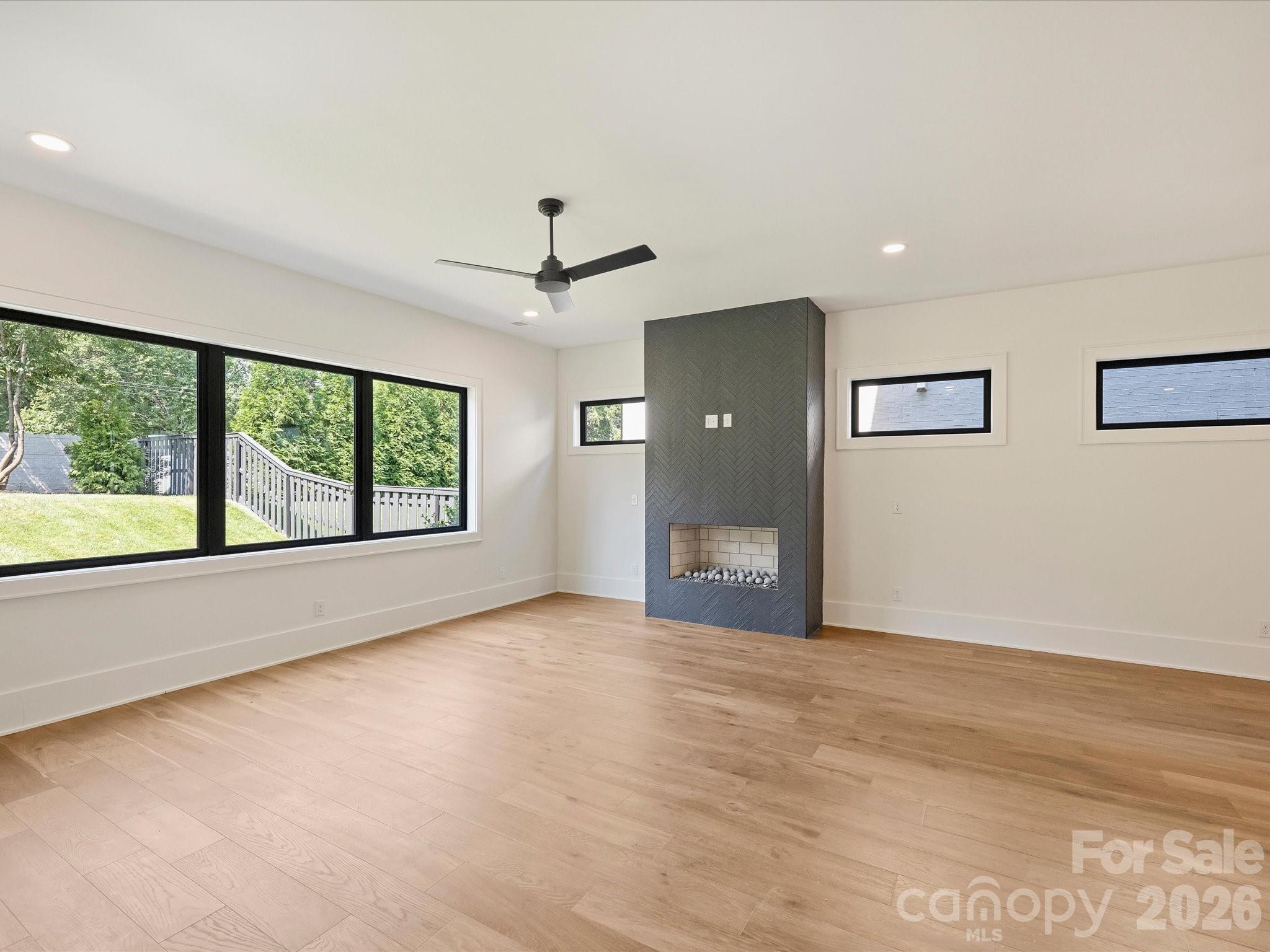927 Laurel Creek Lane Property Photo 12