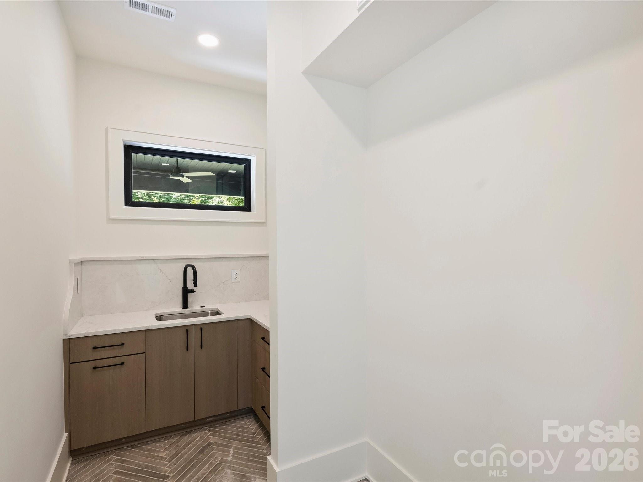 927 Laurel Creek Lane Property Photo 16