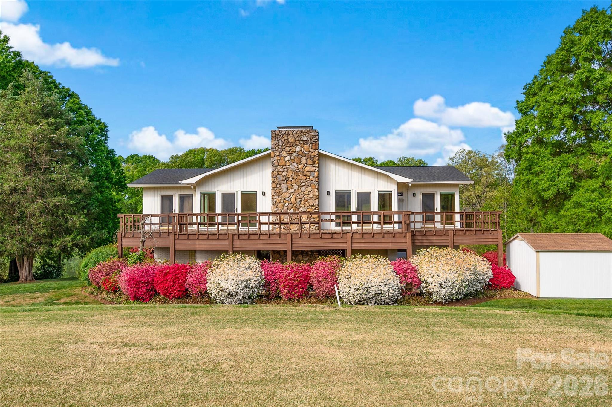 443 W Gleneagles Road Property Photo 1