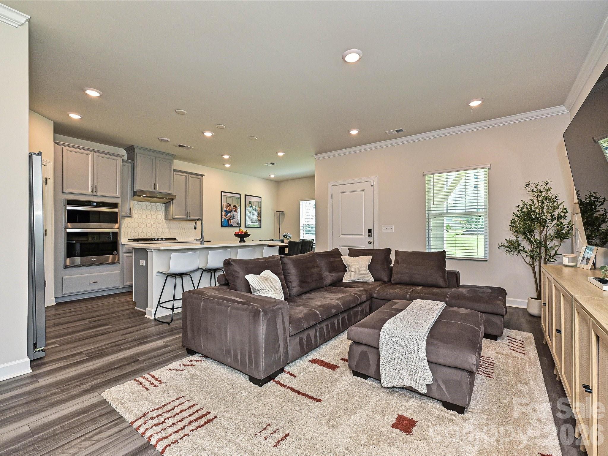 11202 Broadbent Court Property Photo 4