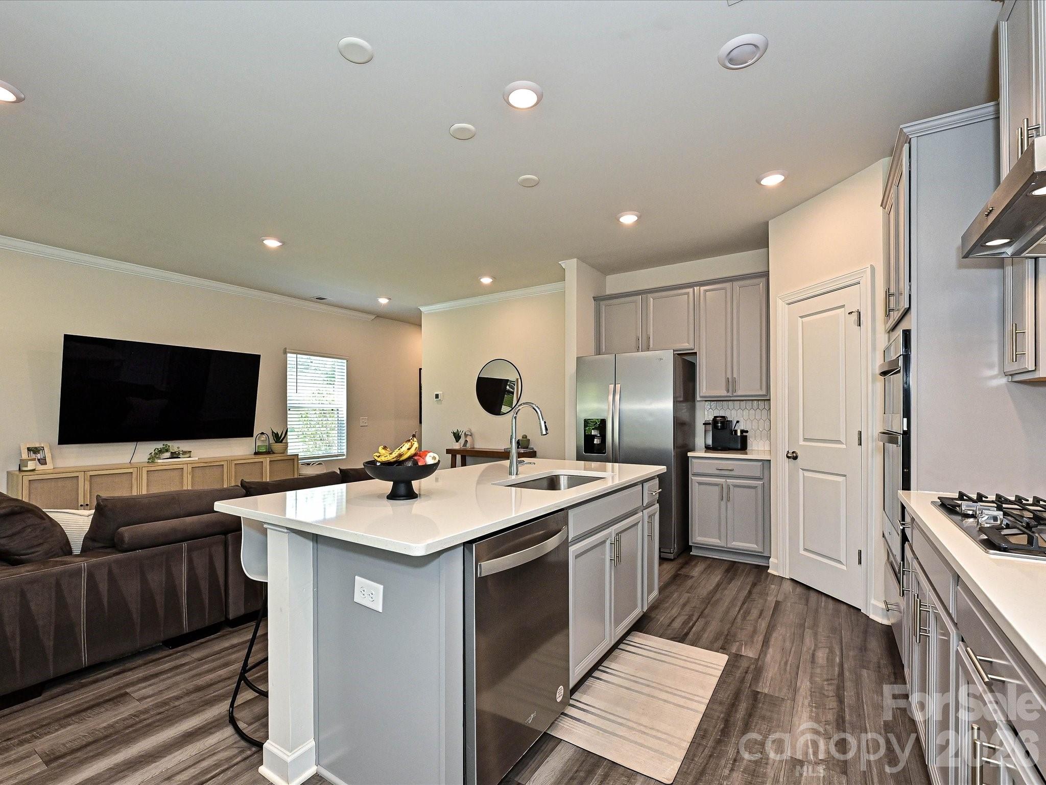 11202 Broadbent Court Property Photo 10