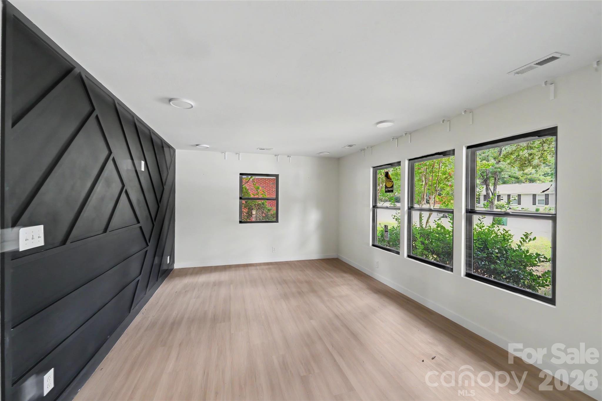 3801 Woodleaf Road Property Photo 2