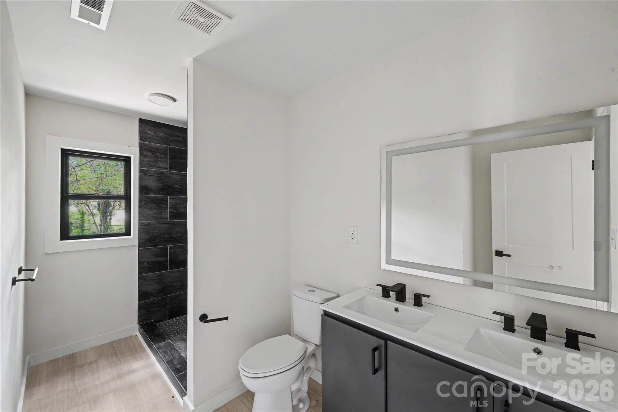 3801 Woodleaf Road Property Photo 5