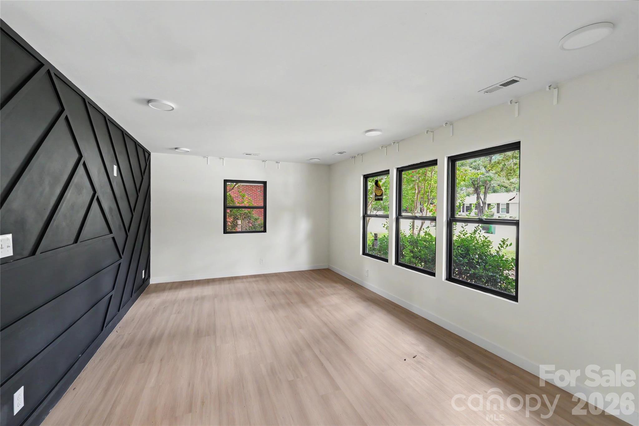 3801 Woodleaf Road Property Photo 7