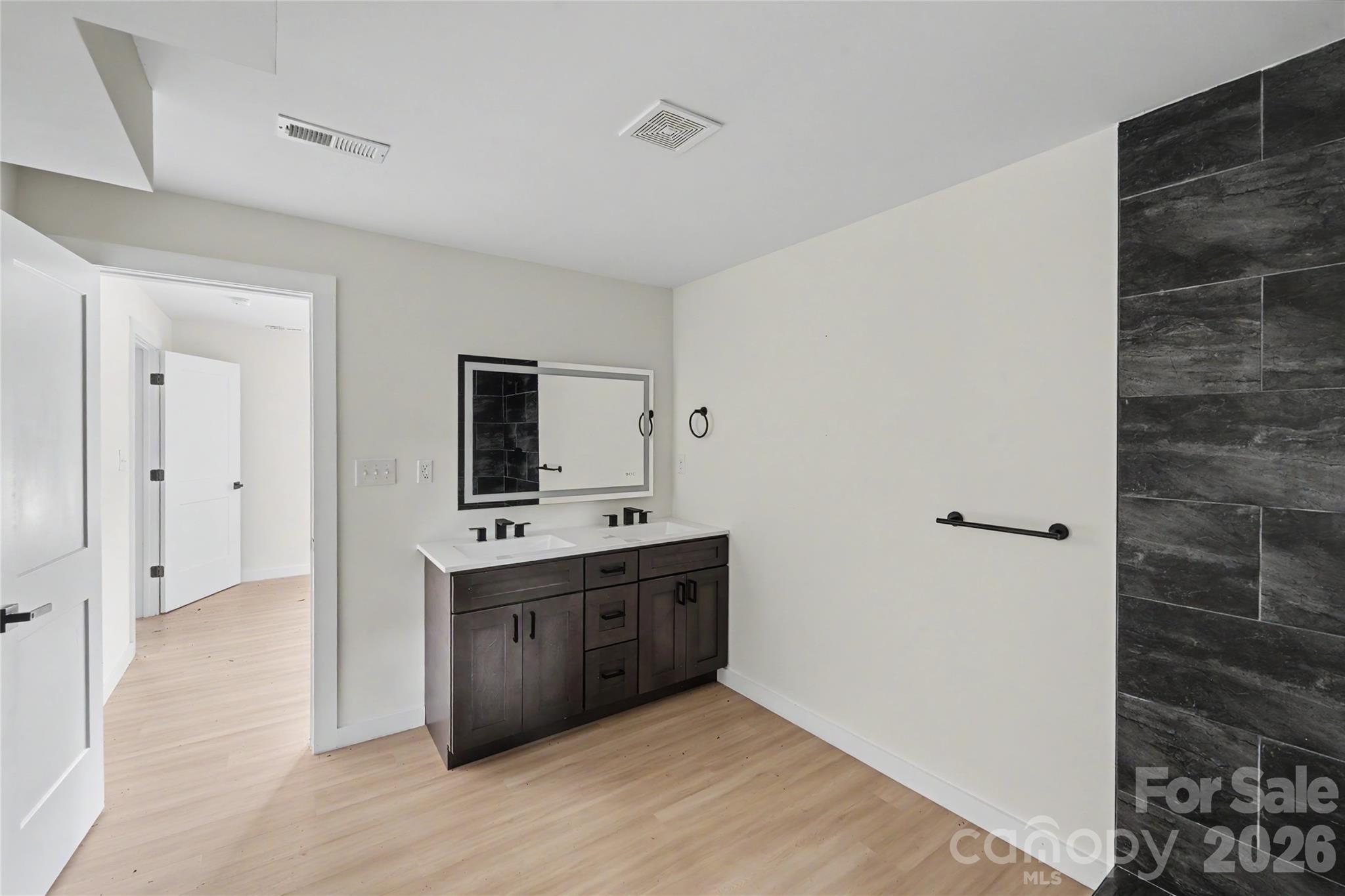 3801 Woodleaf Road Property Photo 22