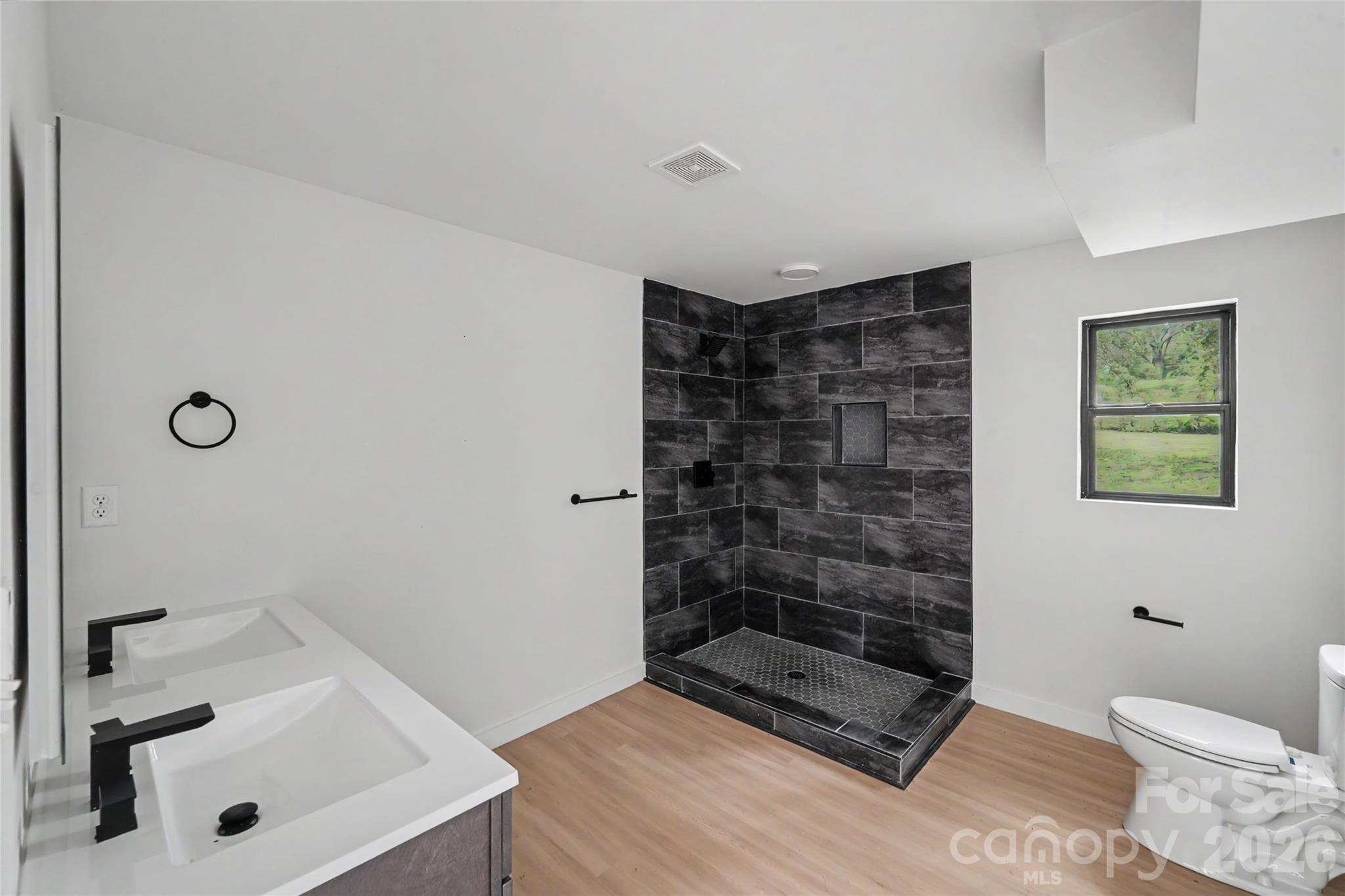 3801 Woodleaf Road Property Photo 23