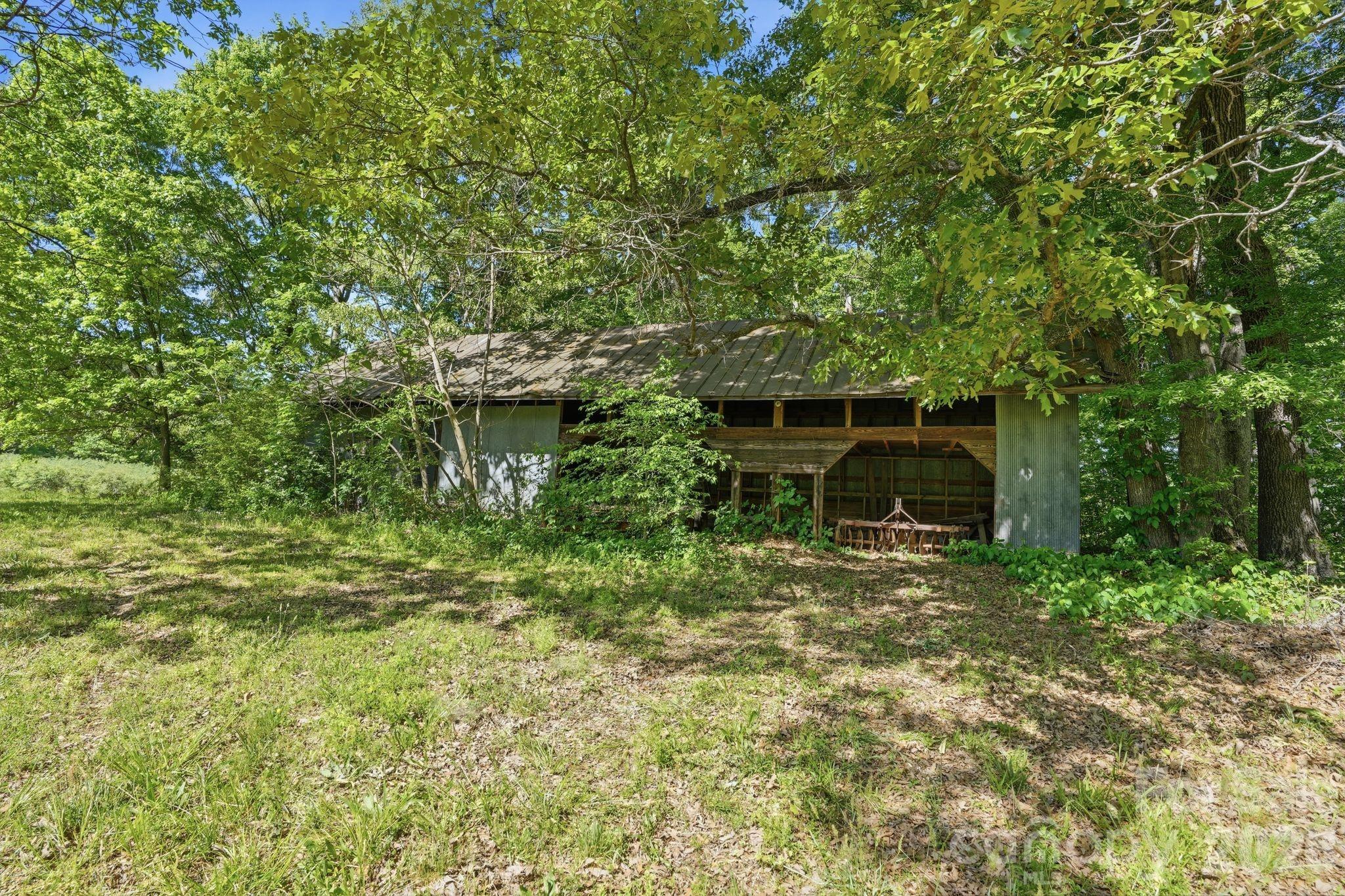 2275 River Road Property Photo 43