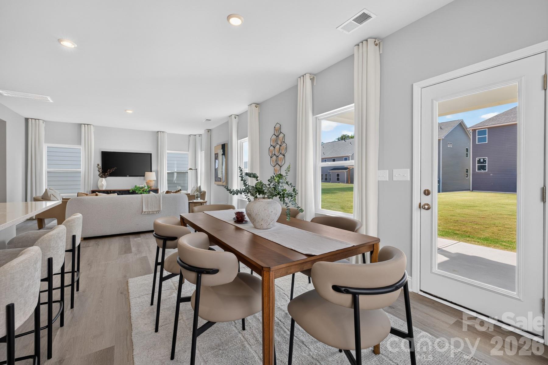 1039 Rocking Horse Road Property Photo 8
