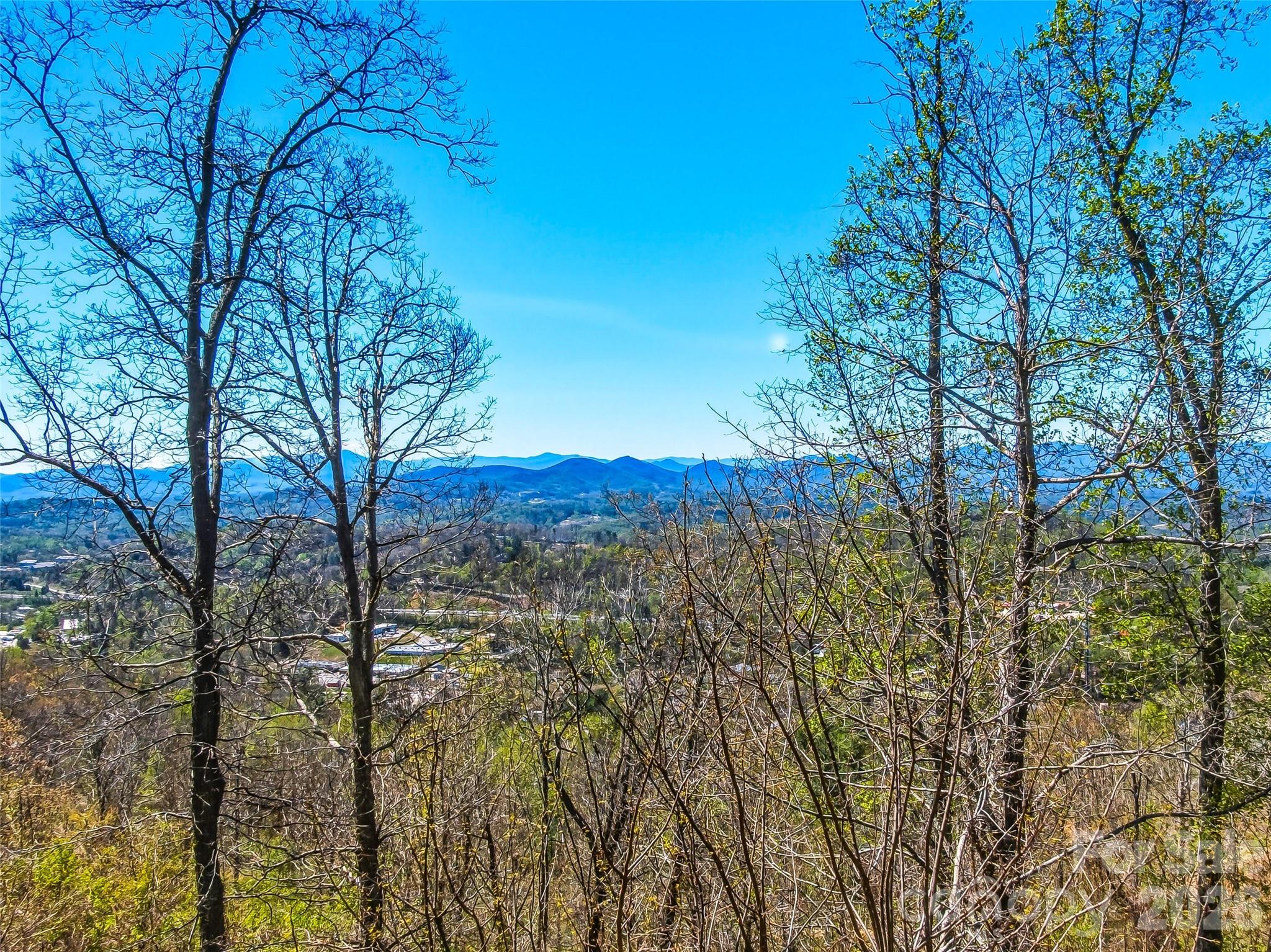 5 Soaring Hawk View 14 Property Photo 4