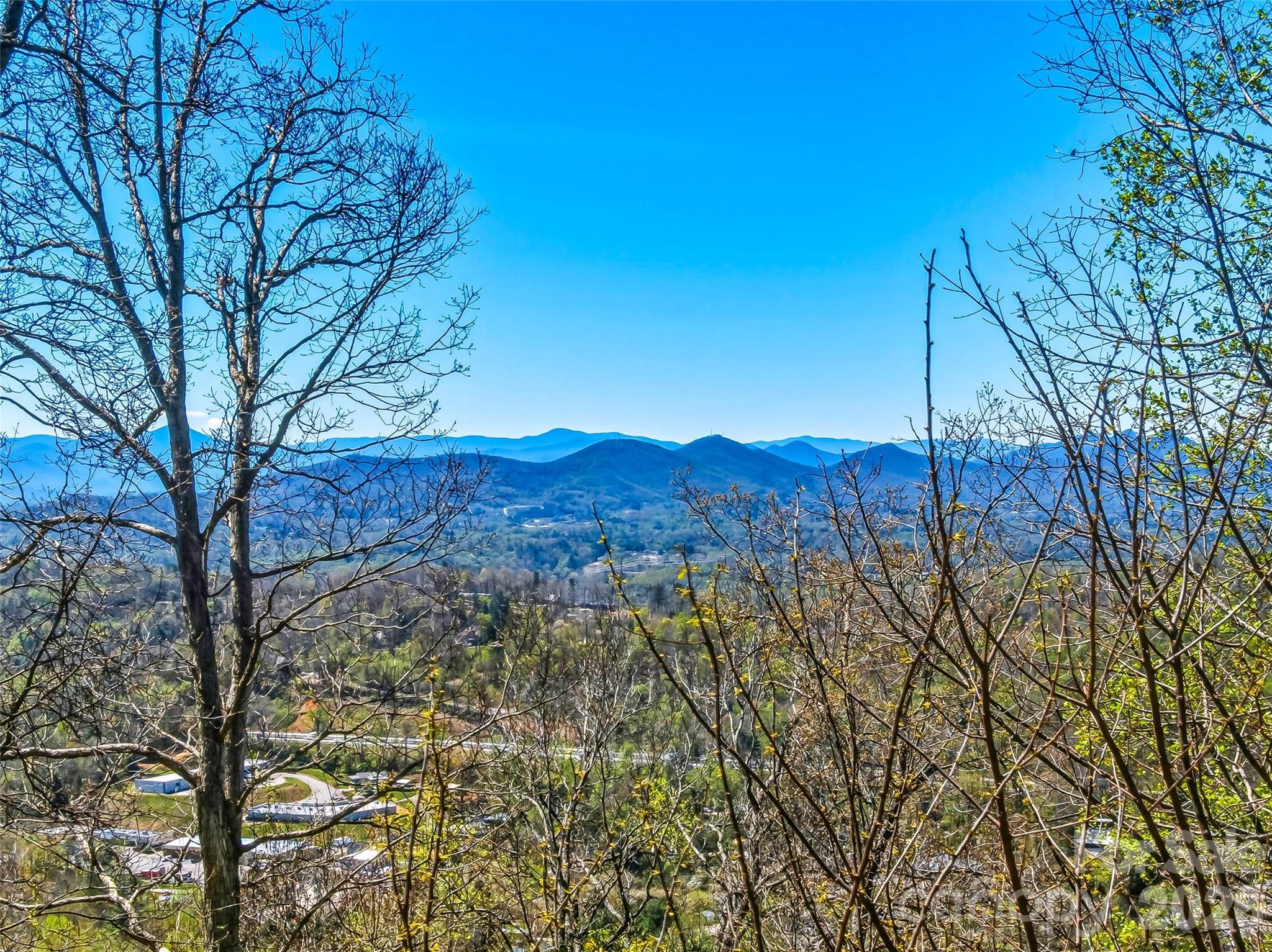 5 Soaring Hawk View 14 Property Photo 5
