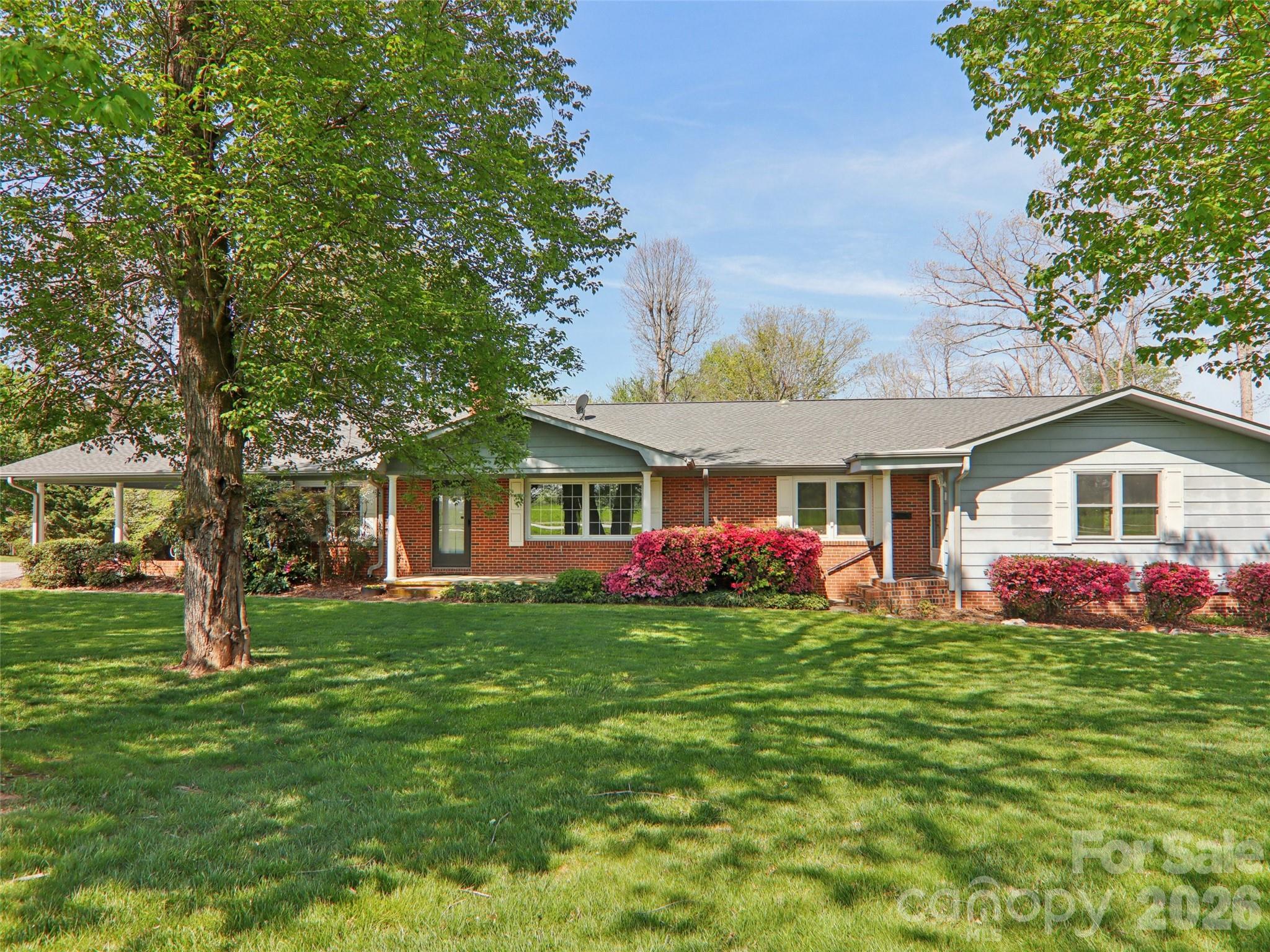 927 Ladson Road Property Photo 1