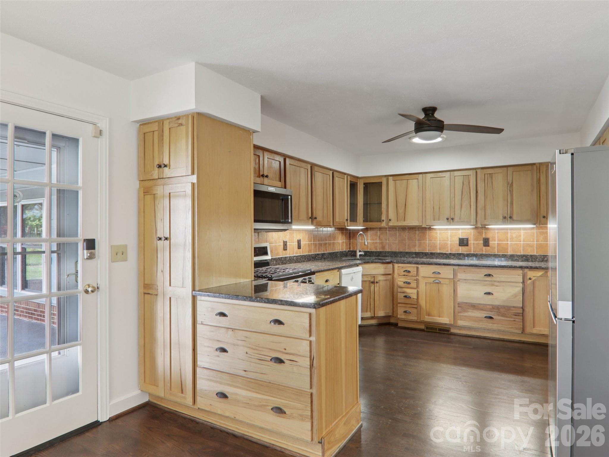 927 Ladson Road Property Photo 6