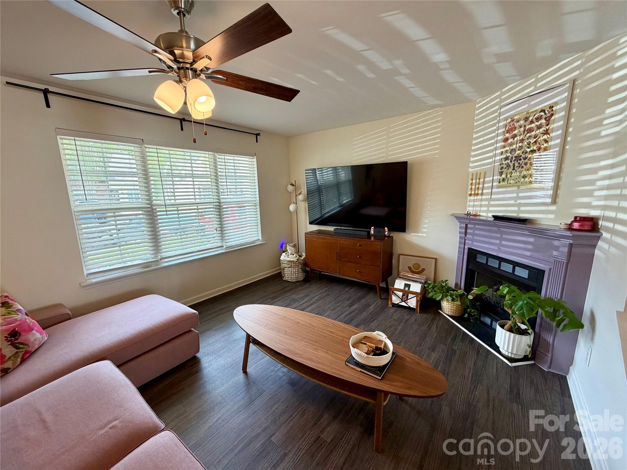 732 Rock Lake Glen Property Photo 3