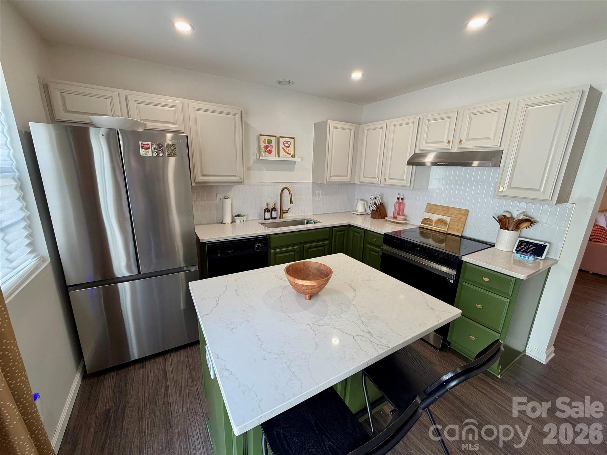 732 Rock Lake Glen Property Photo 6