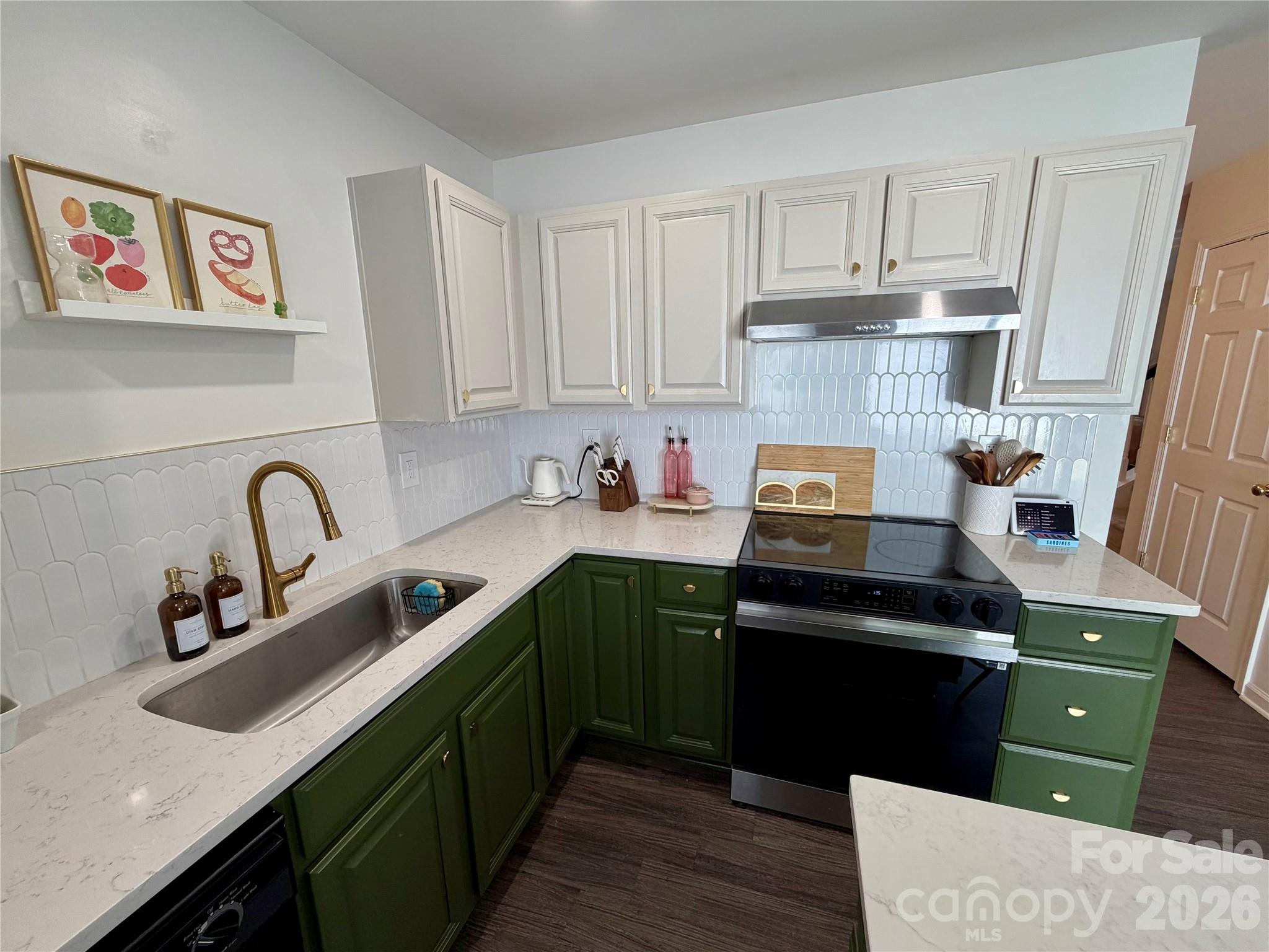 732 Rock Lake Glen Property Photo 7