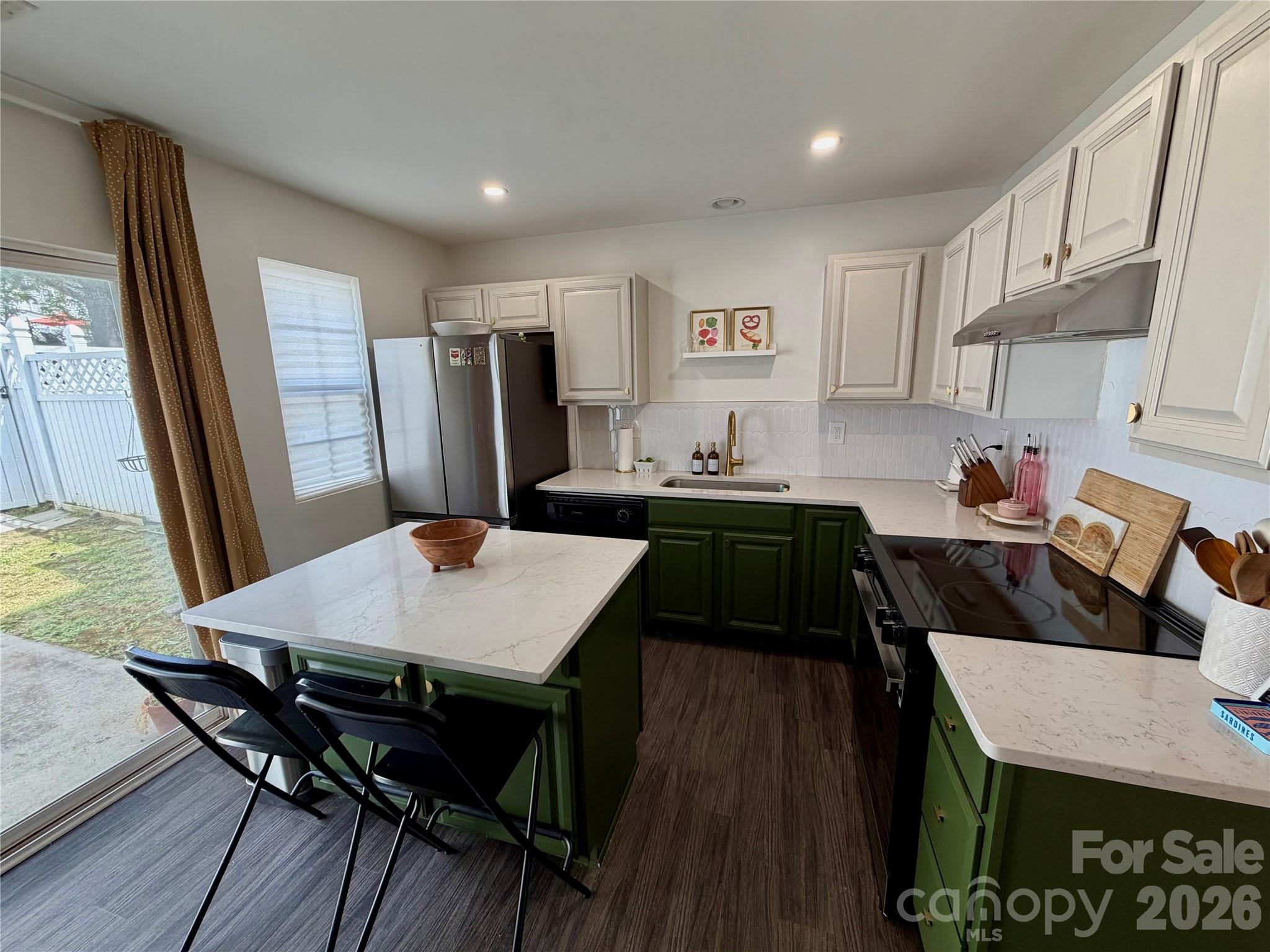 732 Rock Lake Glen Property Photo 8