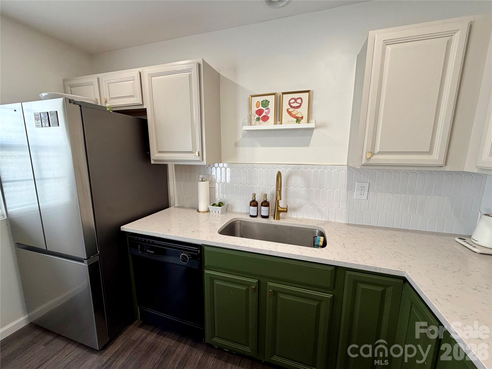 732 Rock Lake Glen Property Photo 9