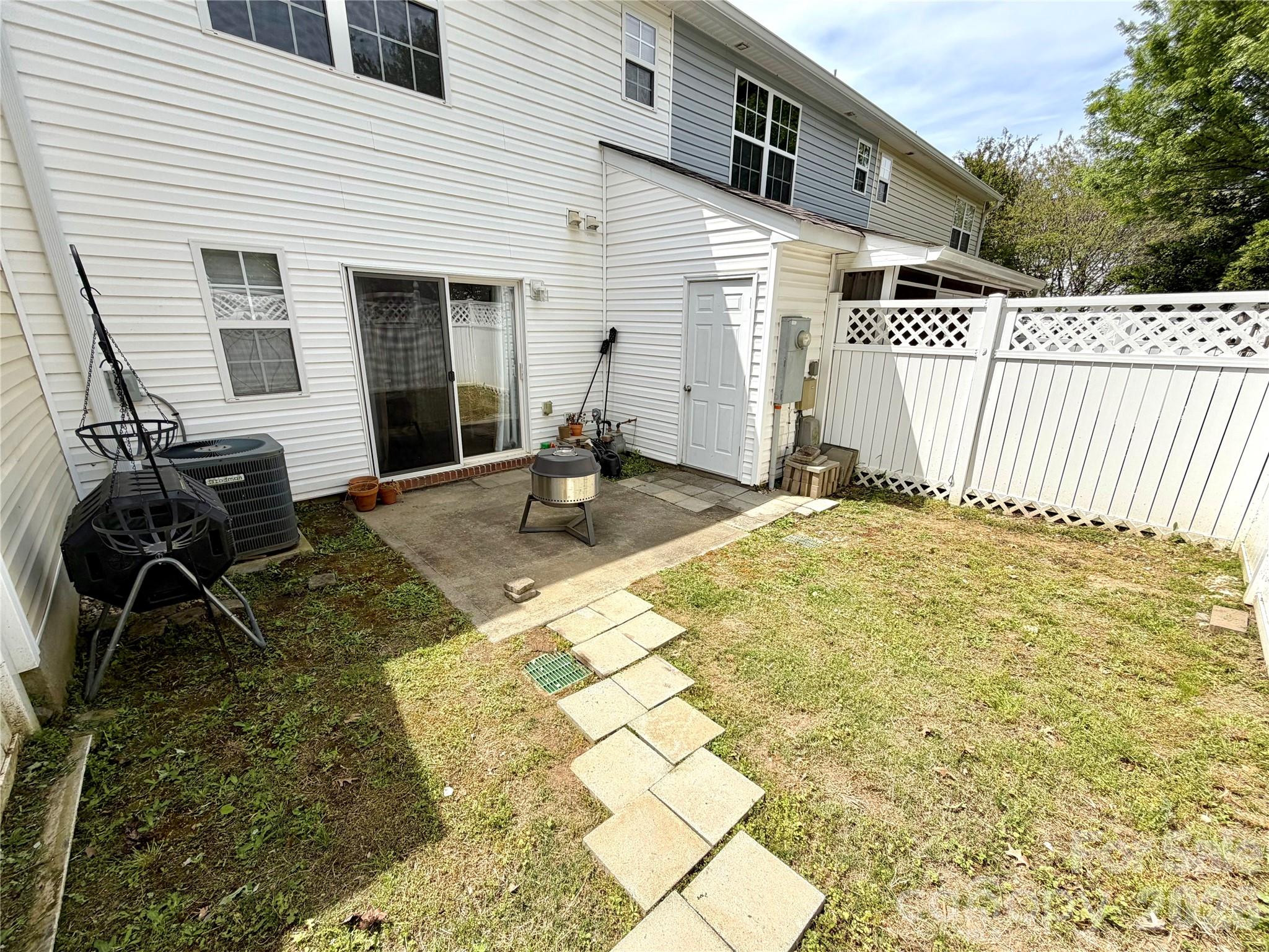 732 Rock Lake Glen Property Photo 27
