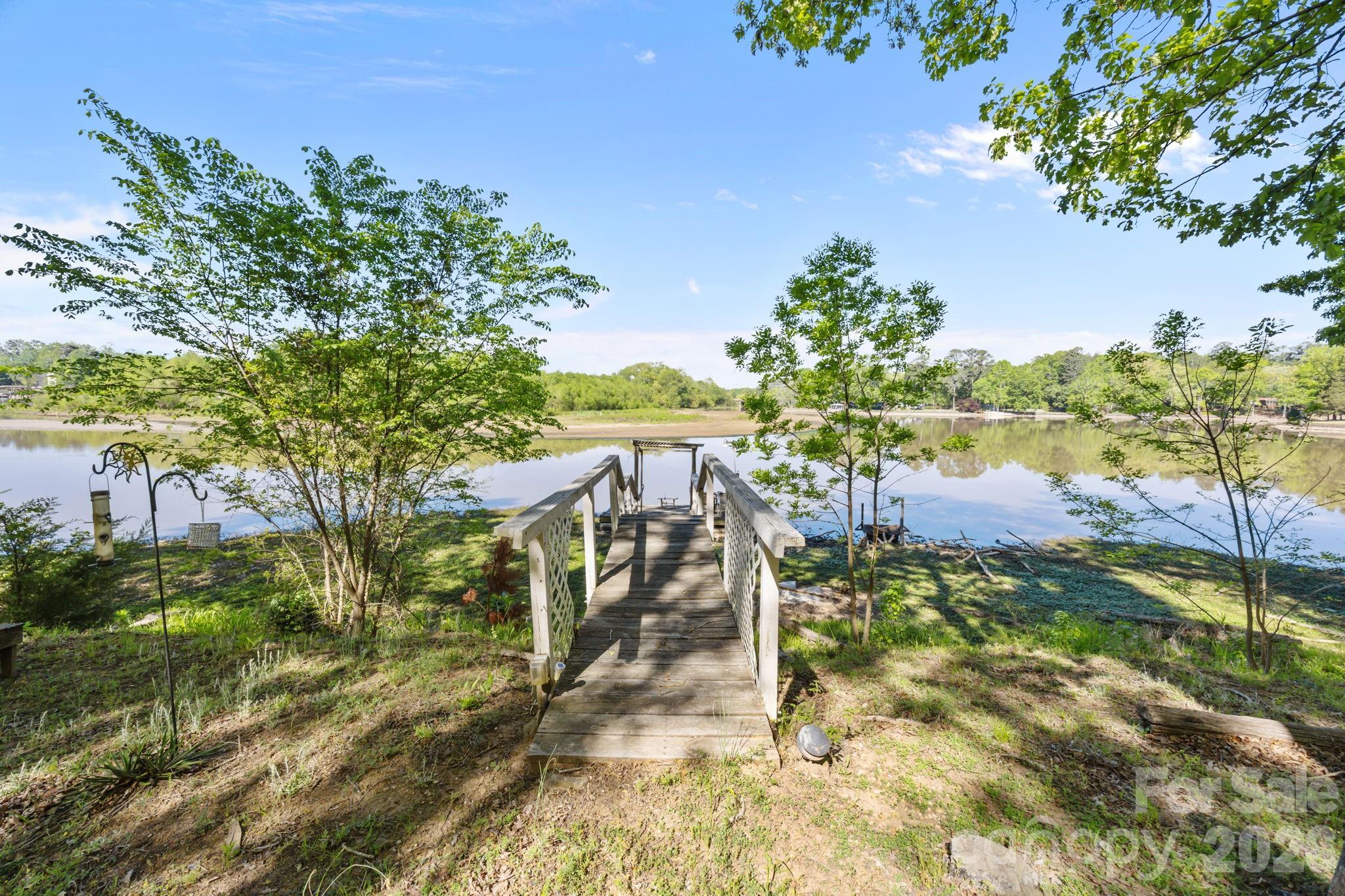405 Carroll Cove Property Photo 1