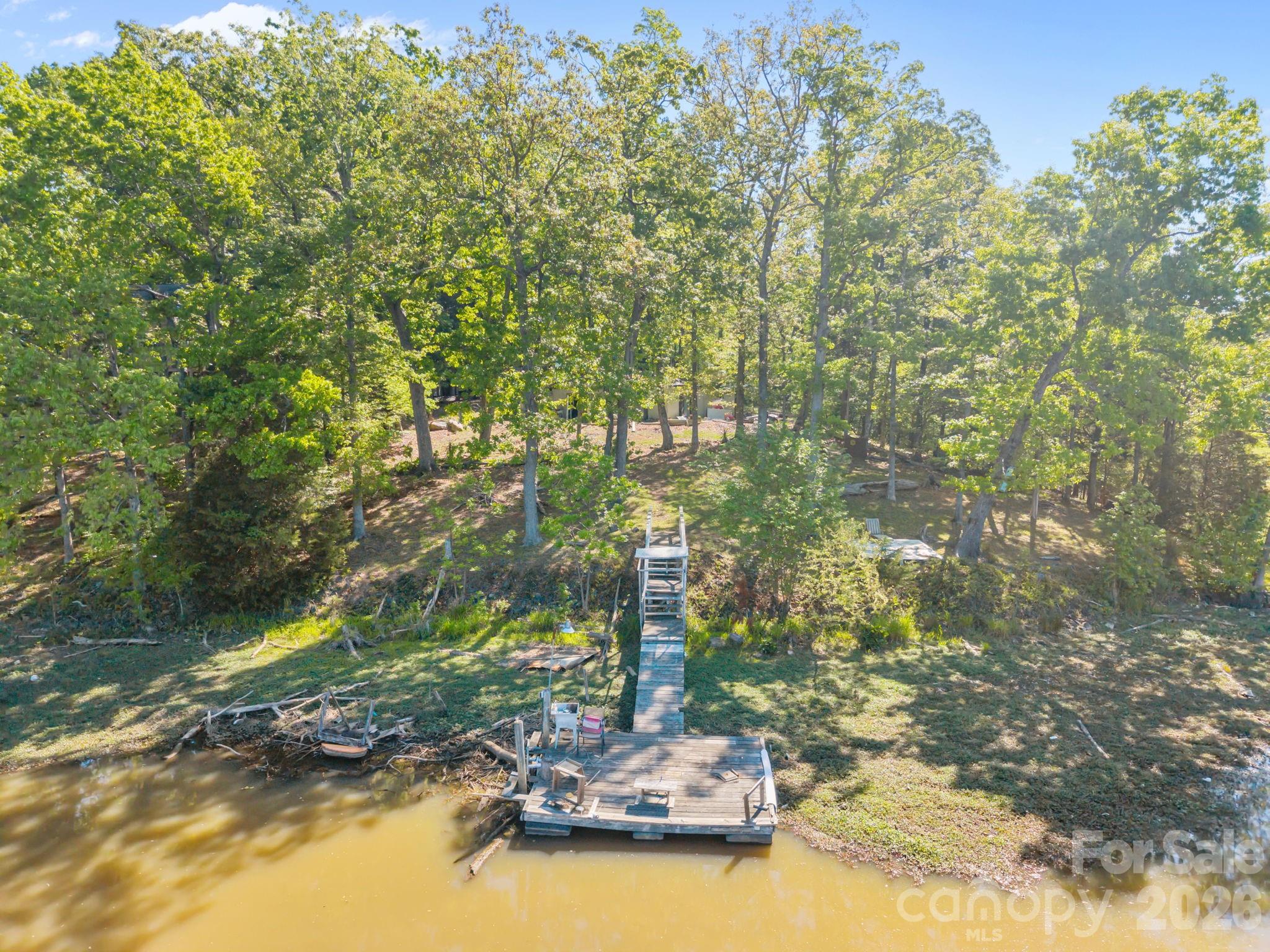 405 Carroll Cove Property Photo 6