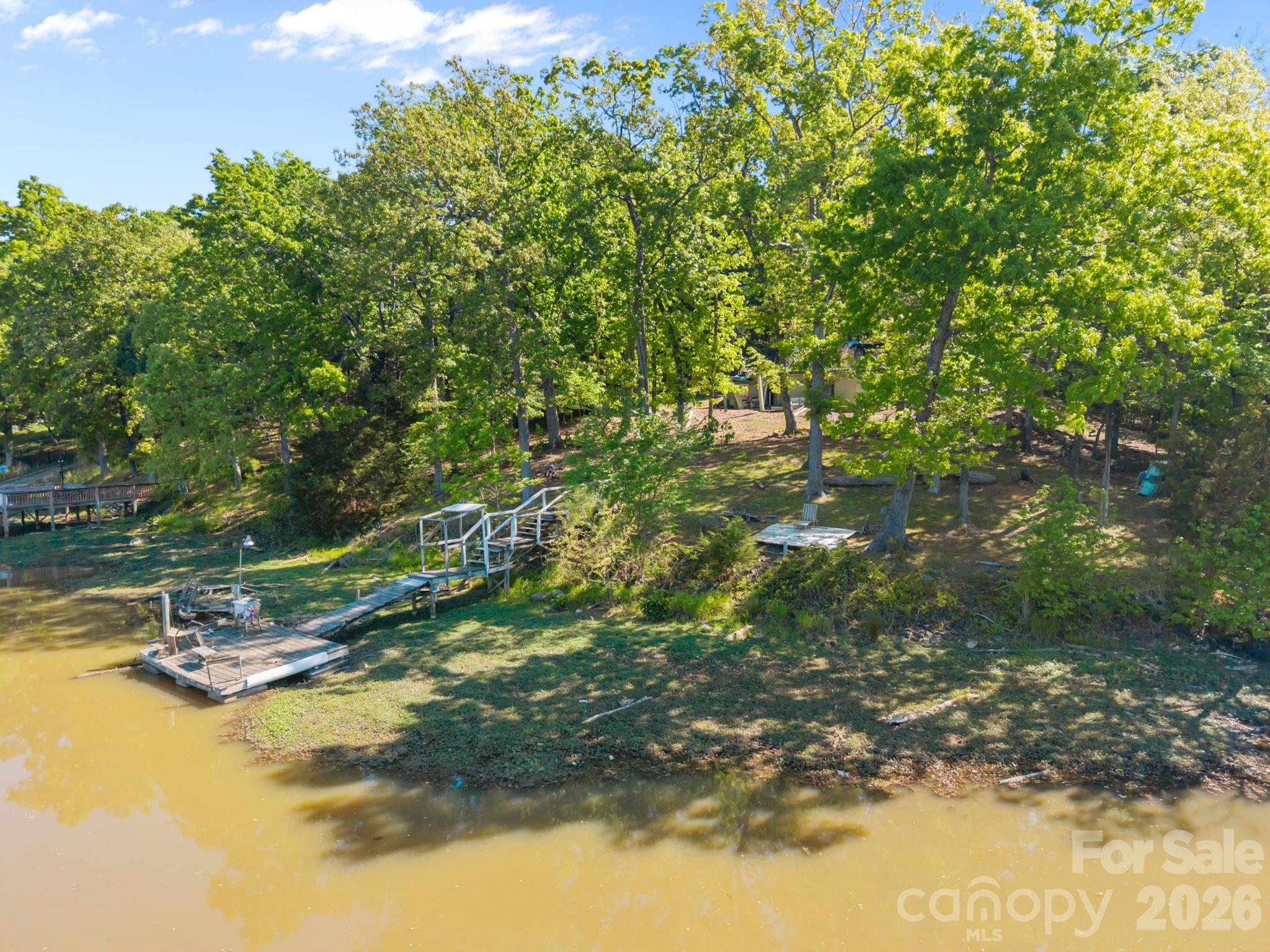 405 Carroll Cove Property Photo 7