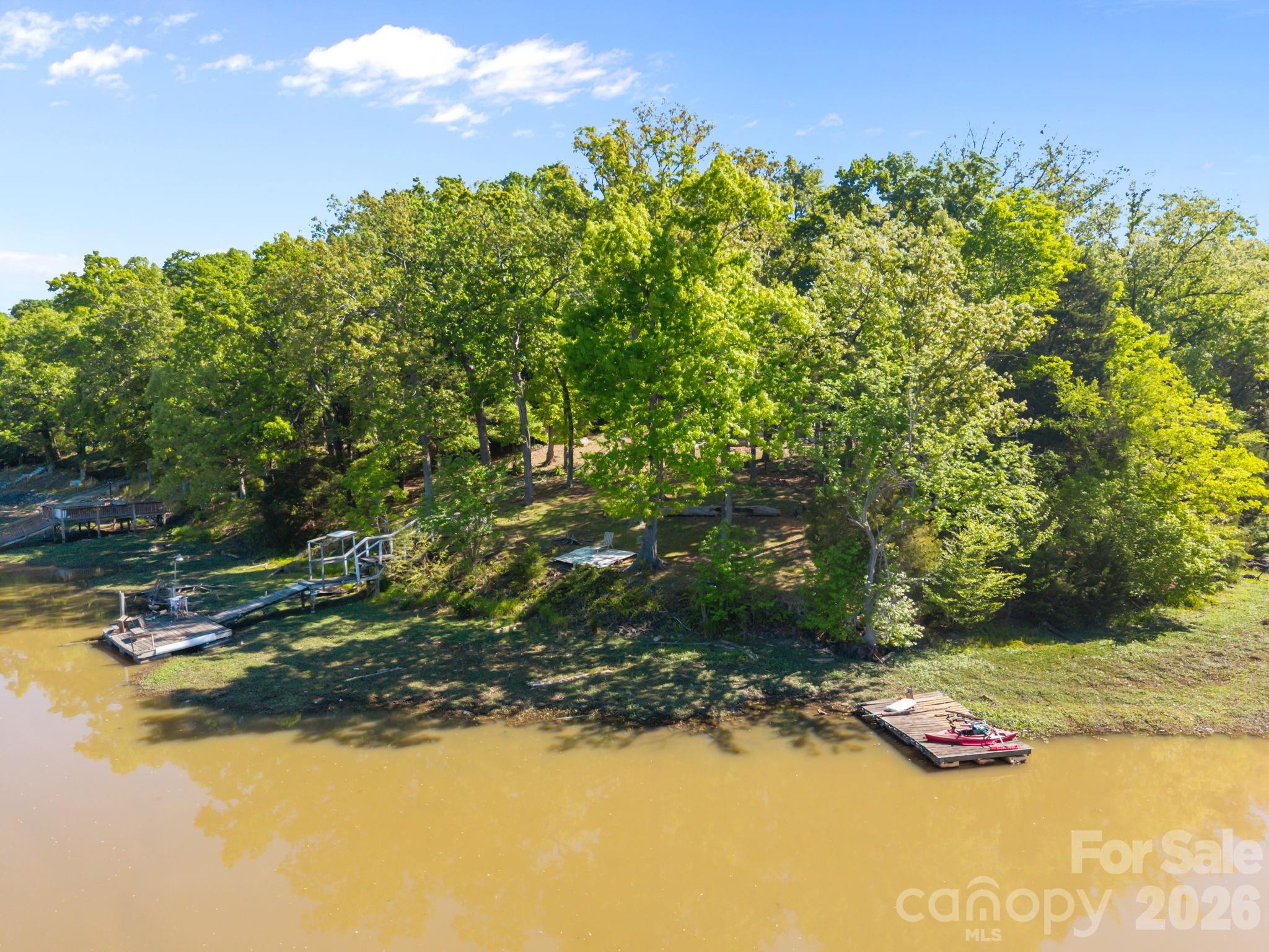 405 Carroll Cove Property Photo 8
