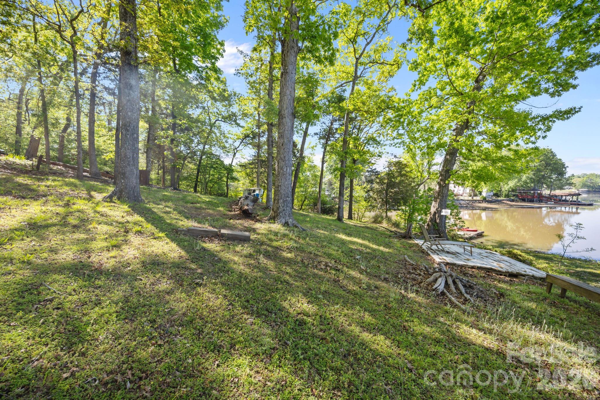 405 Carroll Cove Property Photo 16
