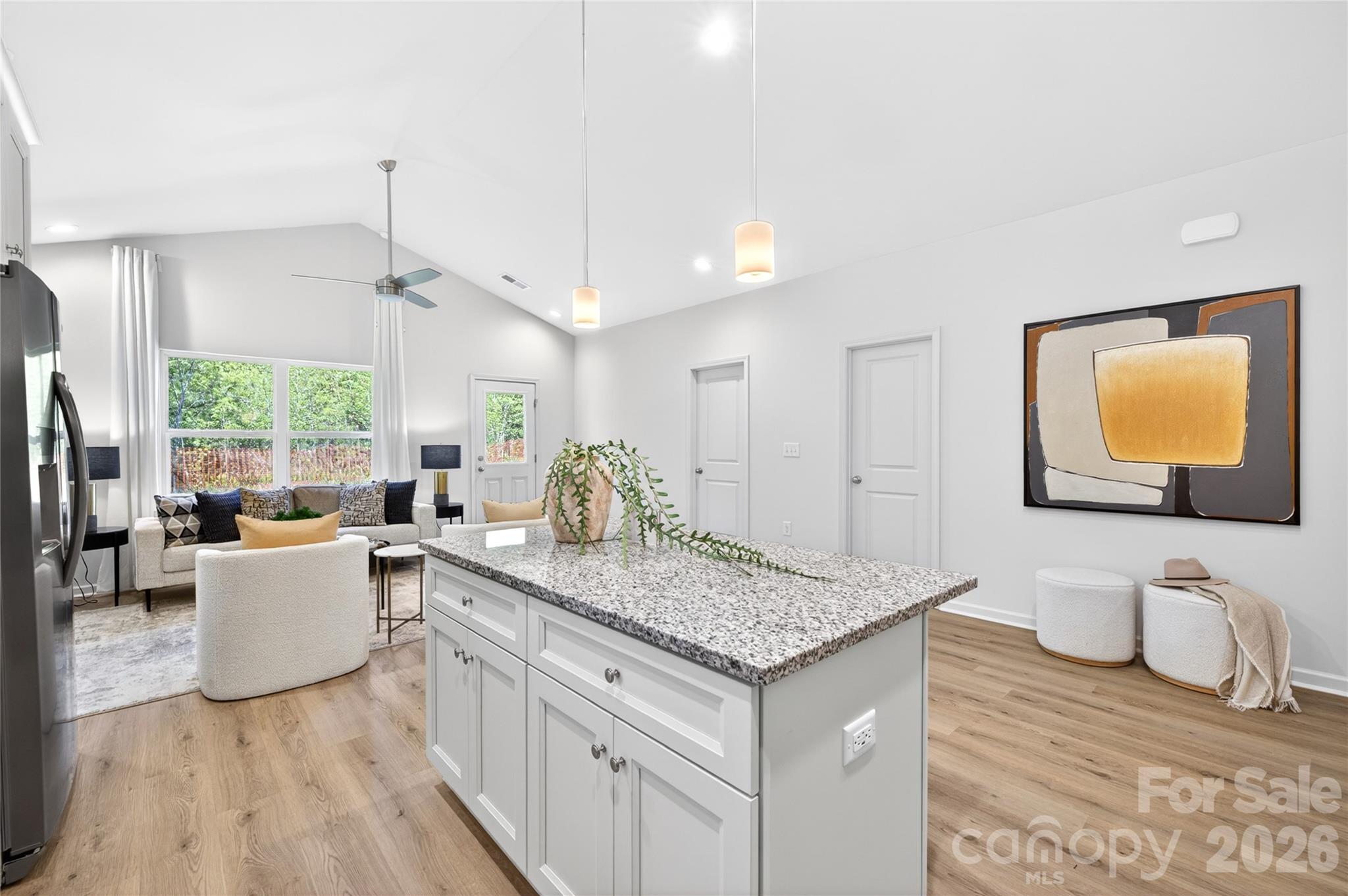 2111 S Gardner Street Property Photo 6