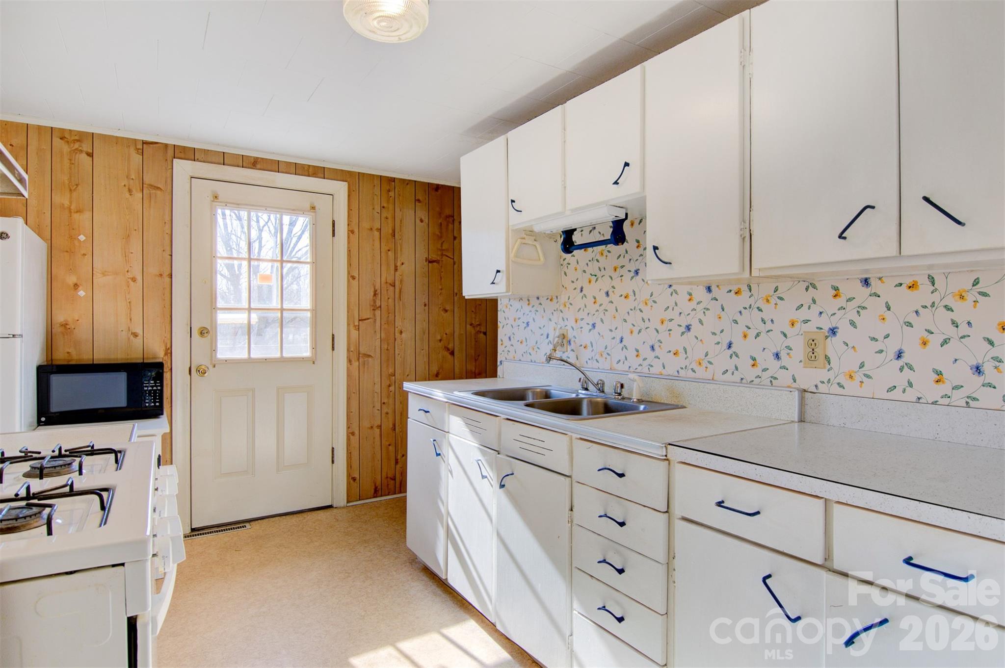 24 W Berkley Avenue Property Photo 9