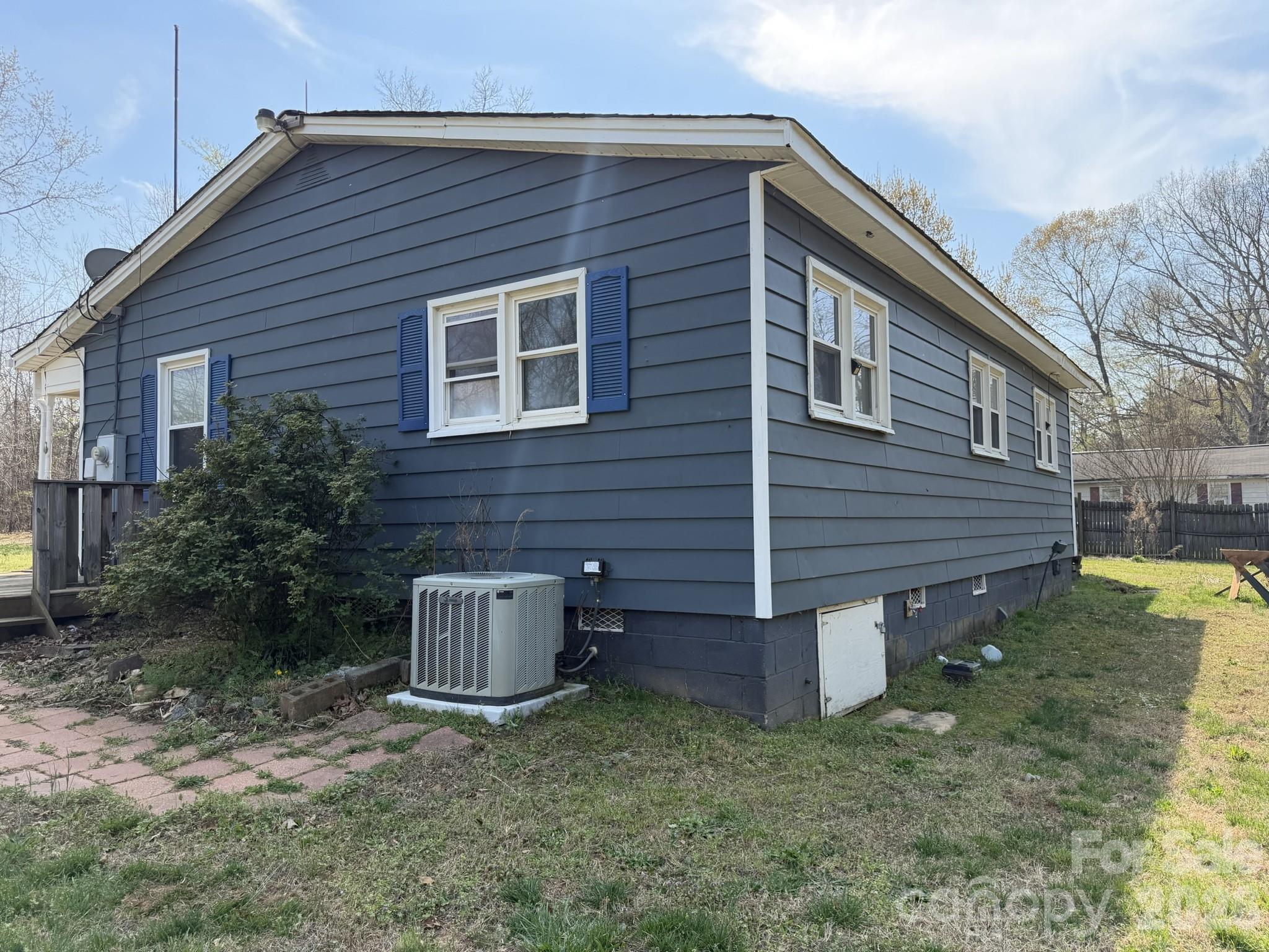 183 Pebble Drive Property Photo 2