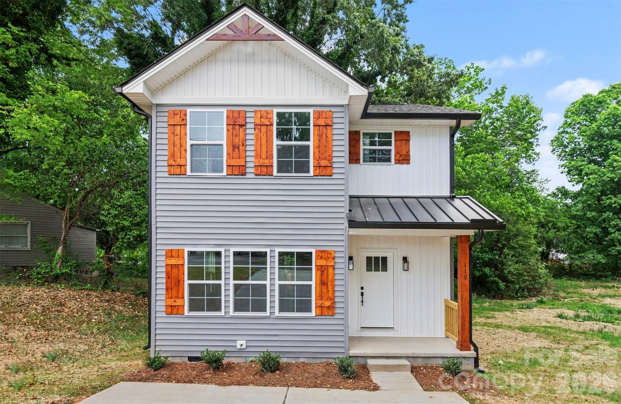 112 E Hilltop Drive Property Photo 3