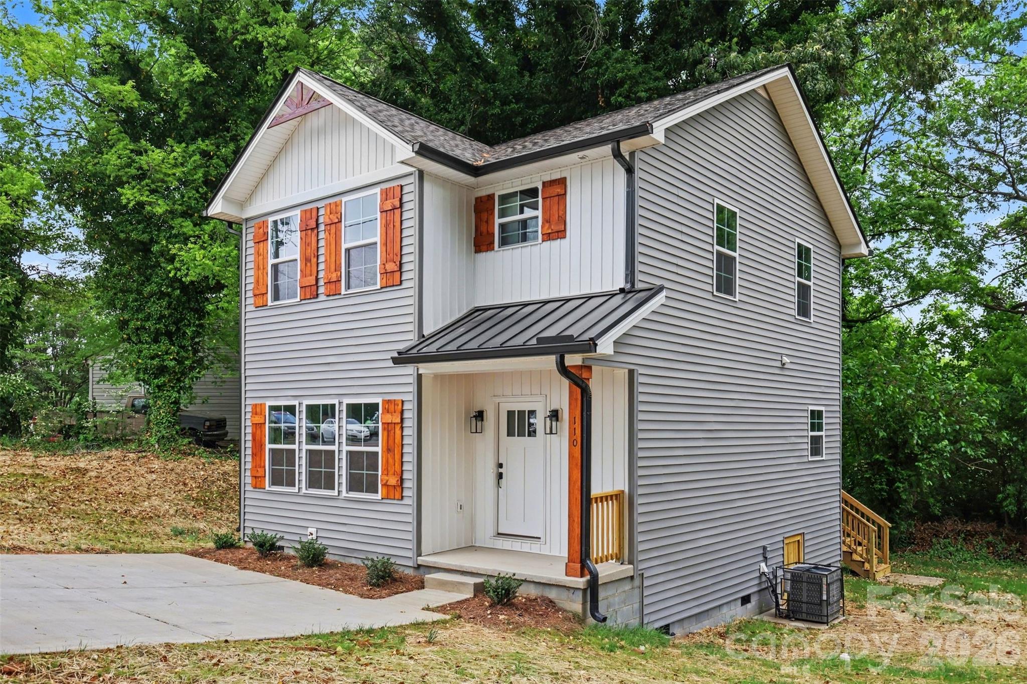 112 E Hilltop Drive Property Photo 4