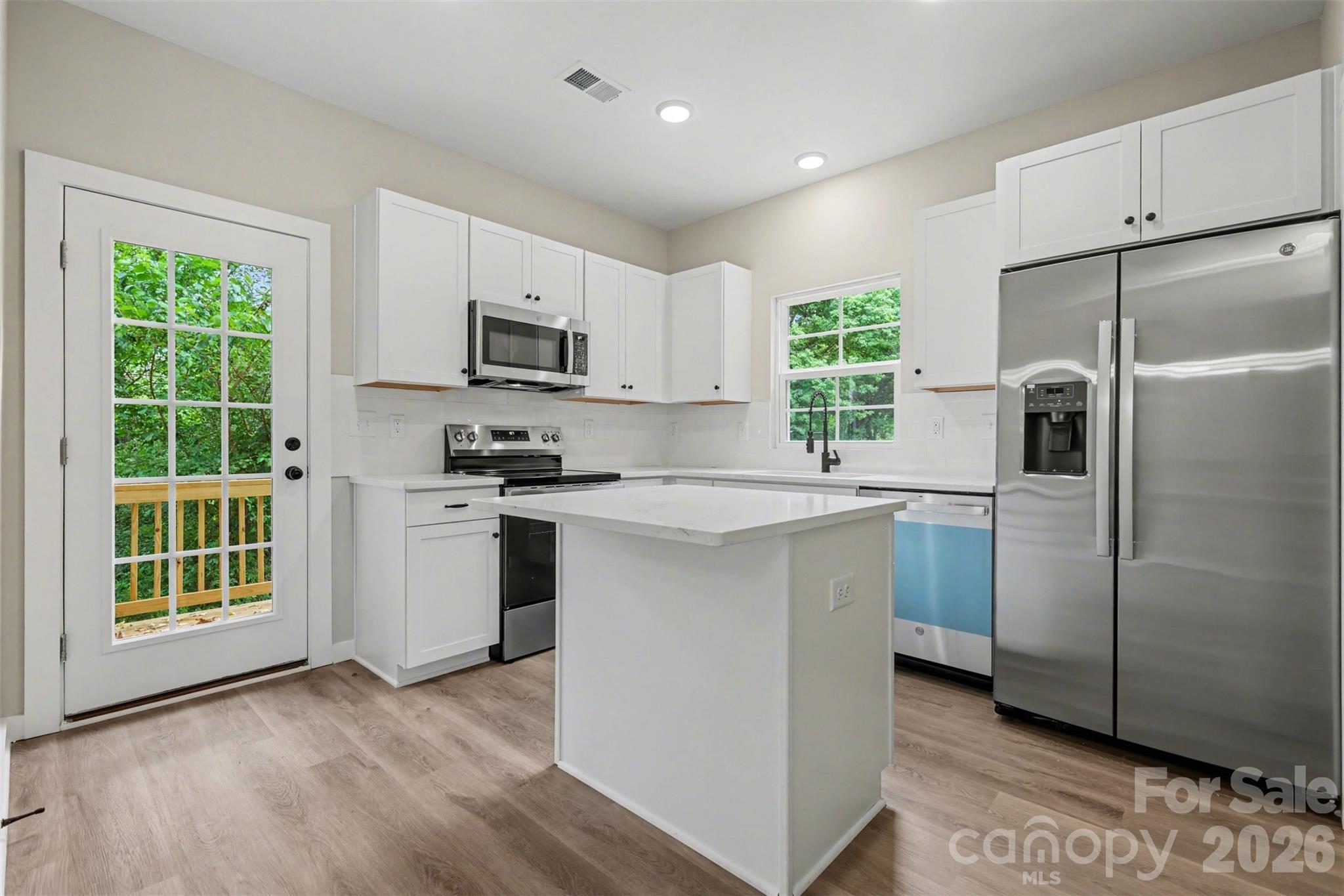 112 E Hilltop Drive Property Photo 10
