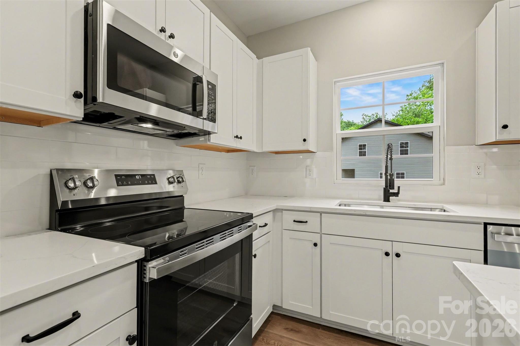 112 E Hilltop Drive Property Photo 13