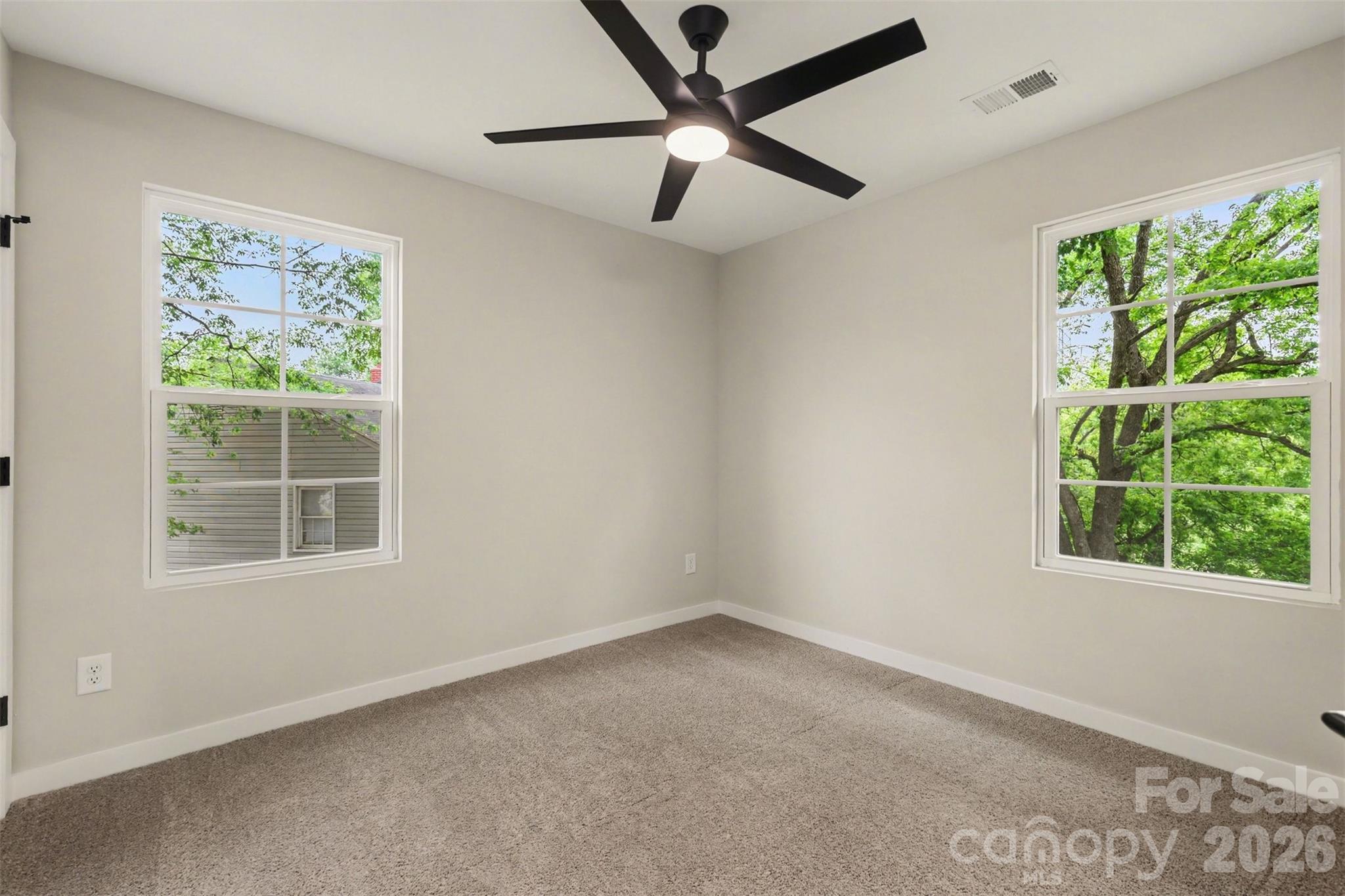 112 E Hilltop Drive Property Photo 15