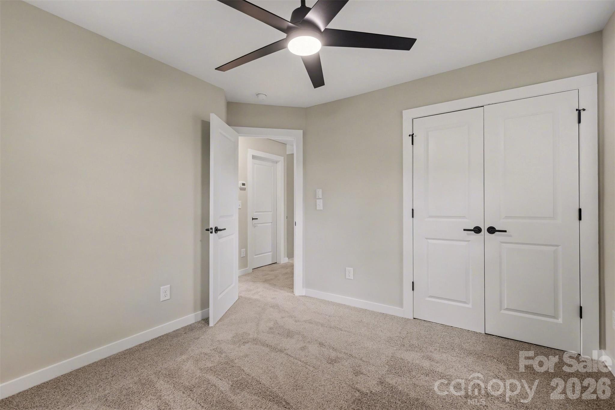 112 E Hilltop Drive Property Photo 16