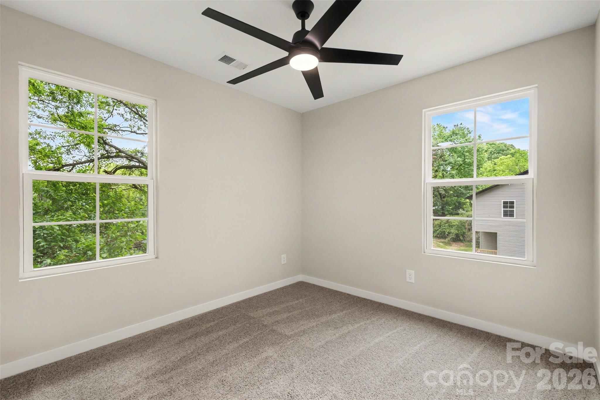 112 E Hilltop Drive Property Photo 17