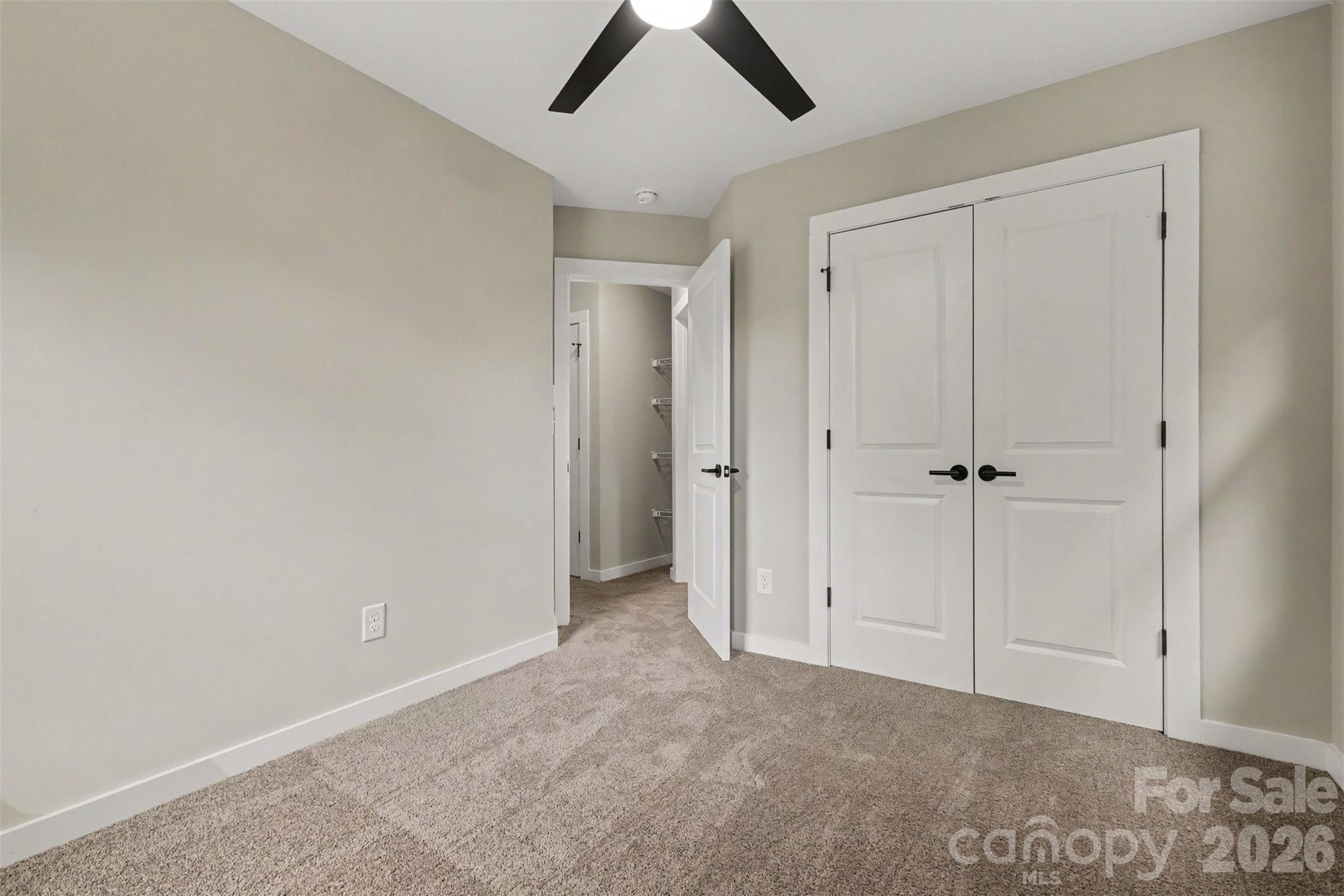 112 E Hilltop Drive Property Photo 18