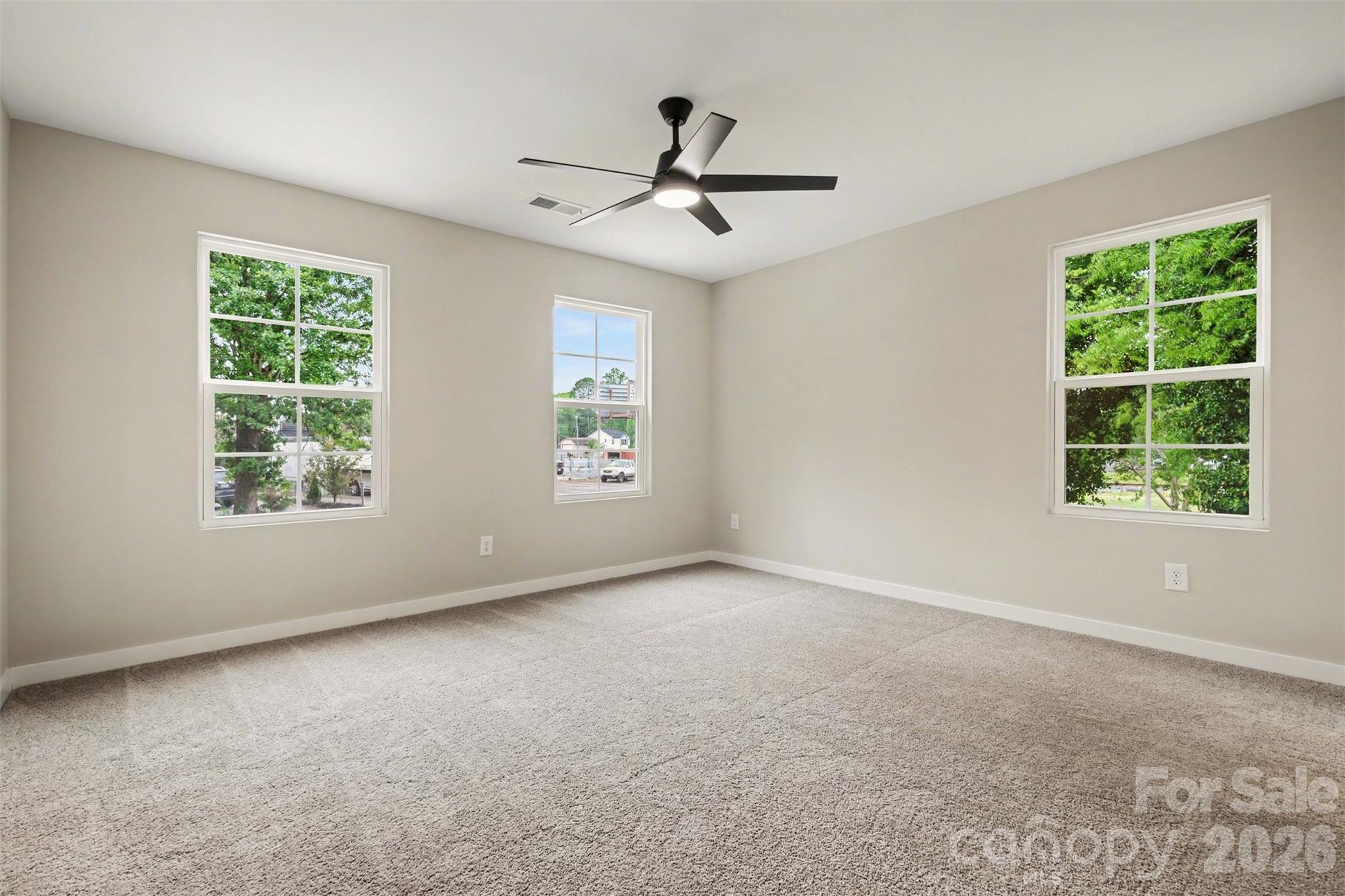 112 E Hilltop Drive Property Photo 19