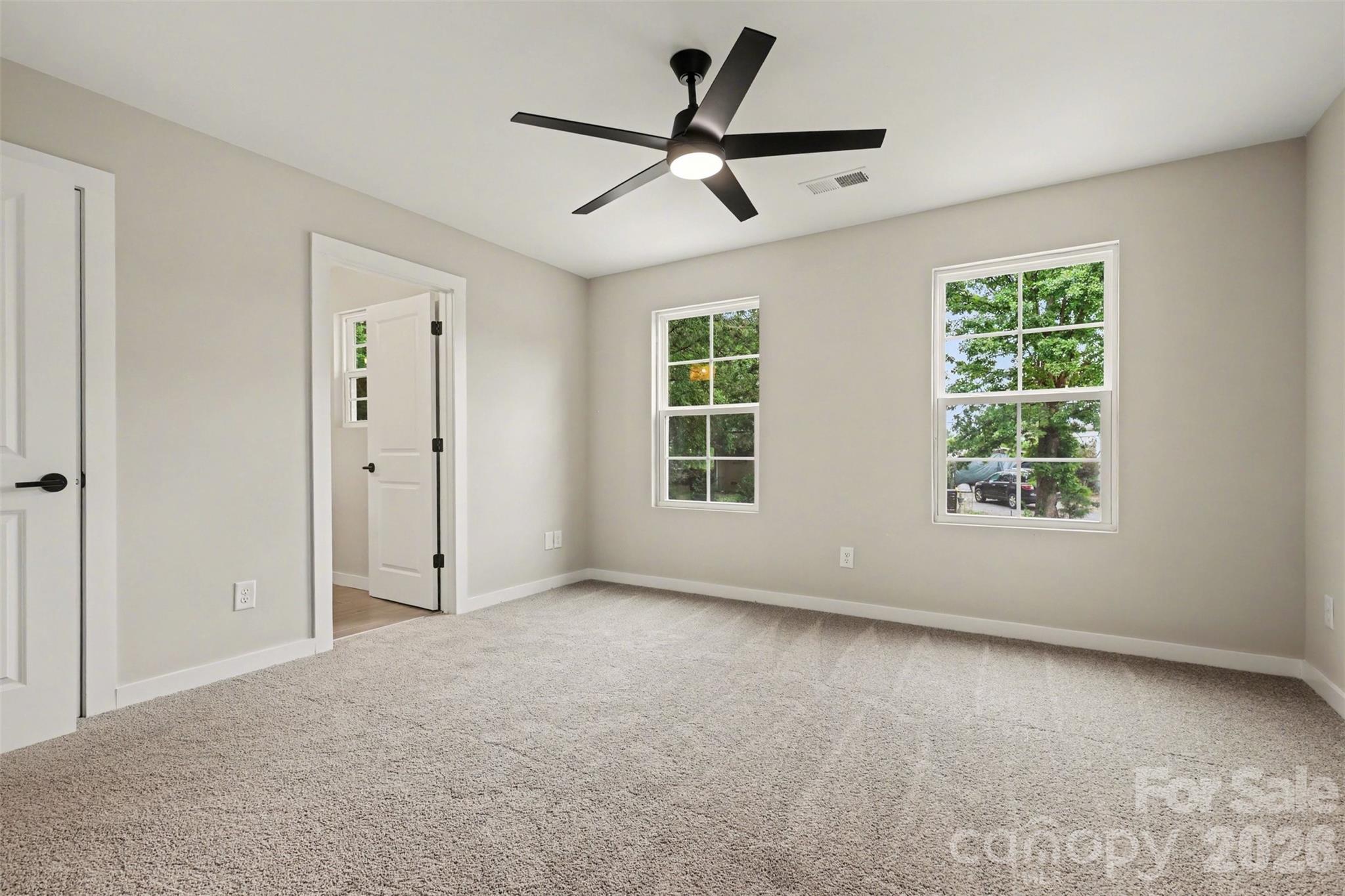 112 E Hilltop Drive Property Photo 20