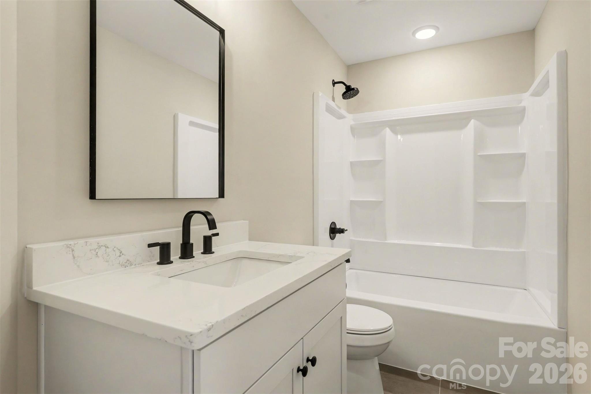 112 E Hilltop Drive Property Photo 21