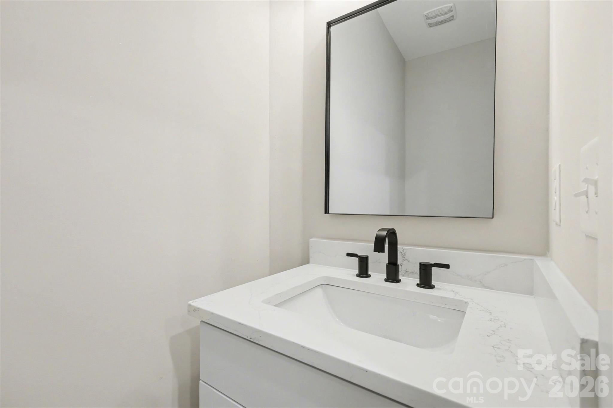 112 E Hilltop Drive Property Photo 22