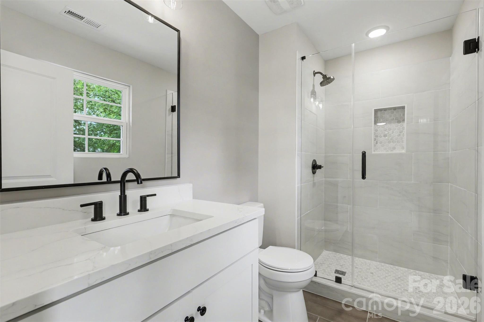112 E Hilltop Drive Property Photo 23