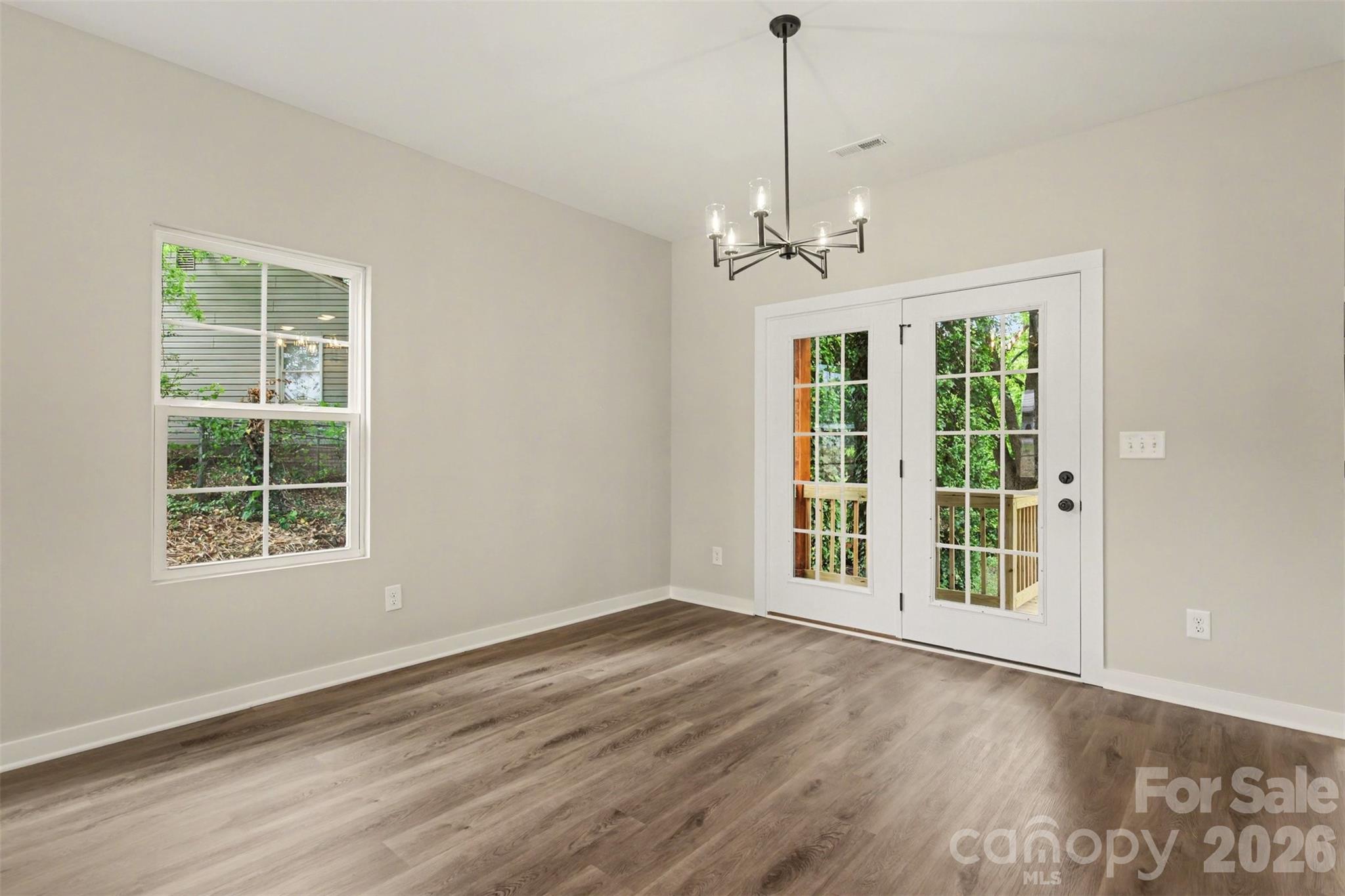 112 E Hilltop Drive Property Photo 25