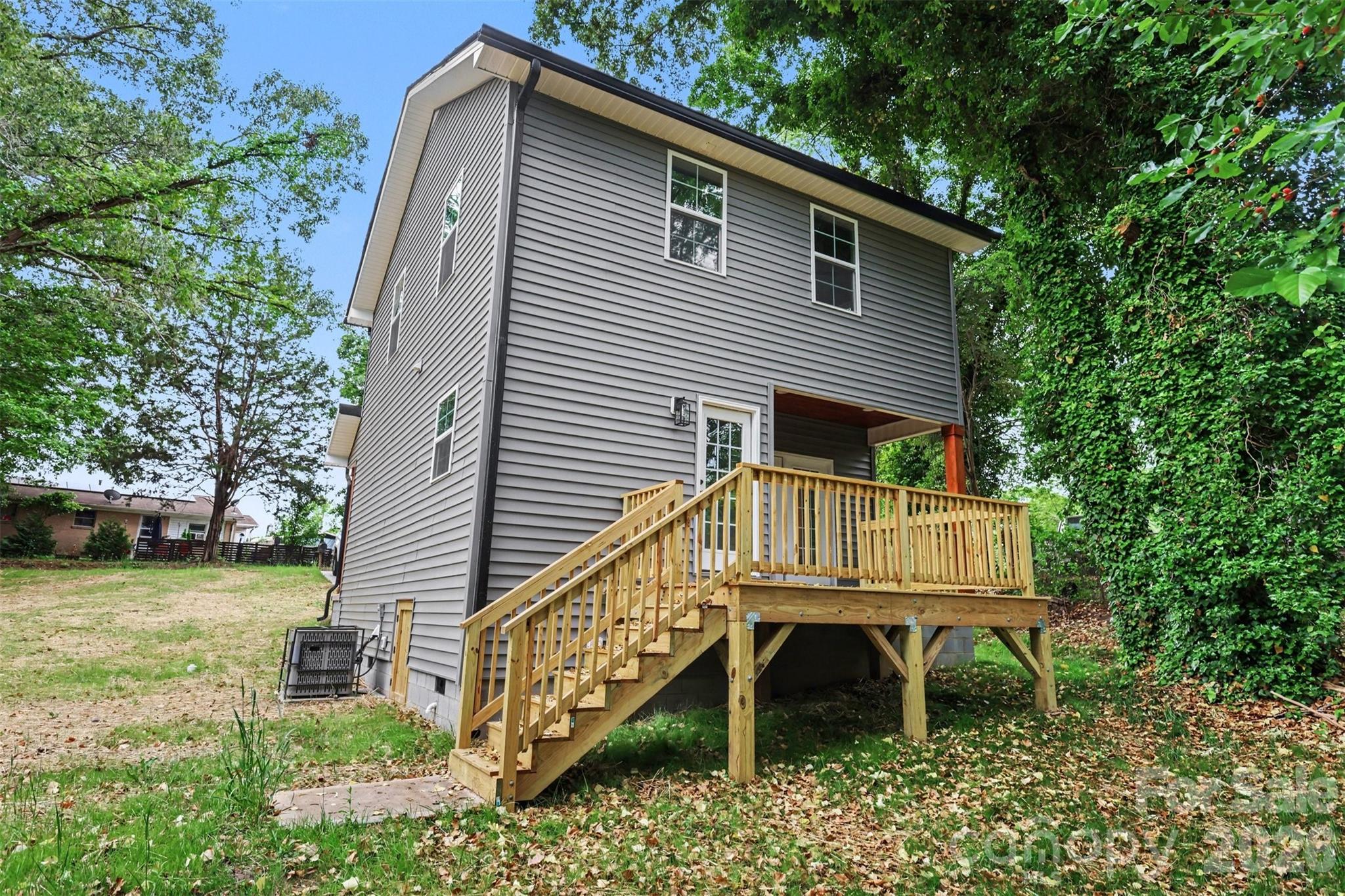 112 E Hilltop Drive Property Photo 31