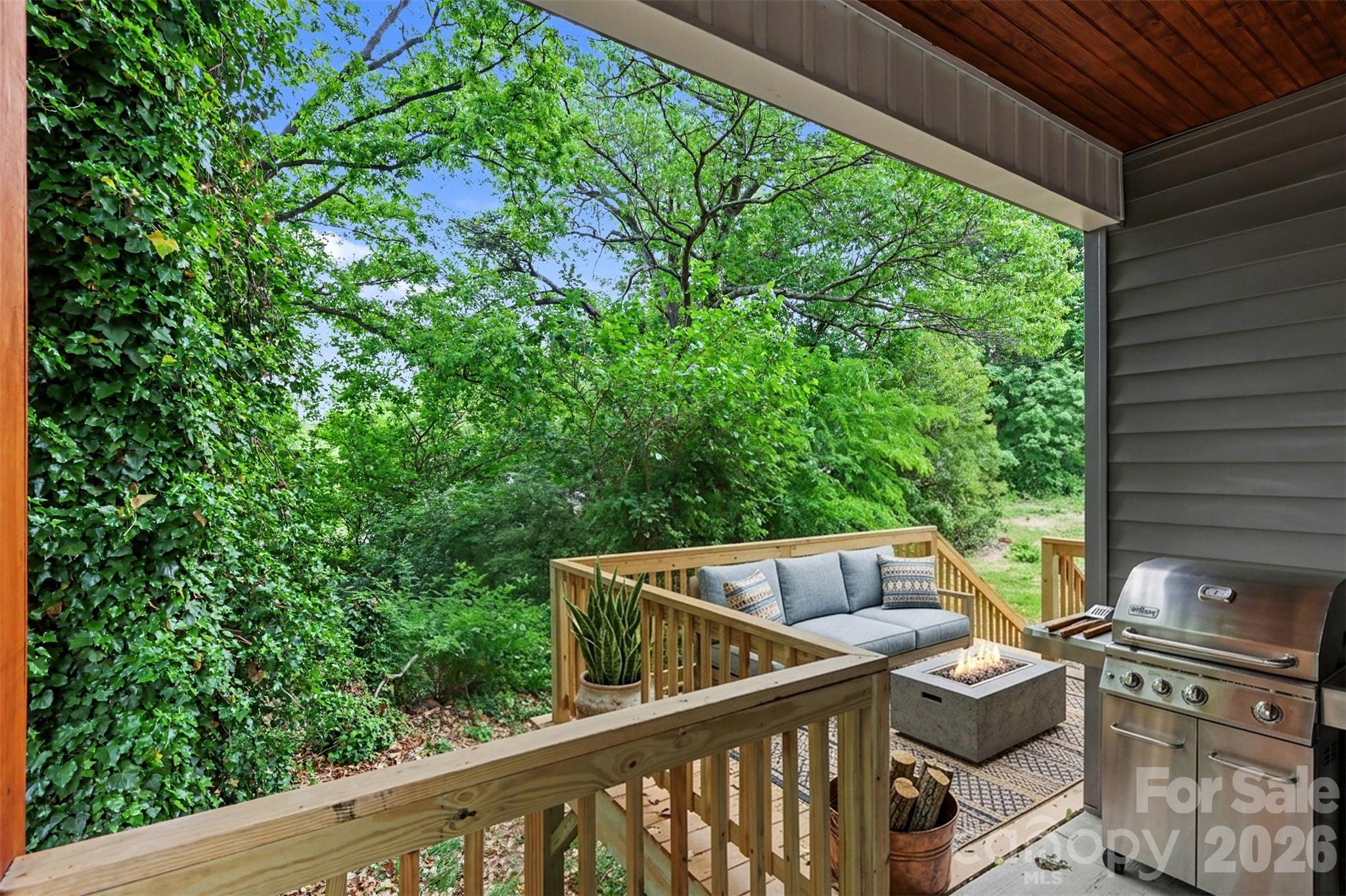 112 E Hilltop Drive Property Photo 32