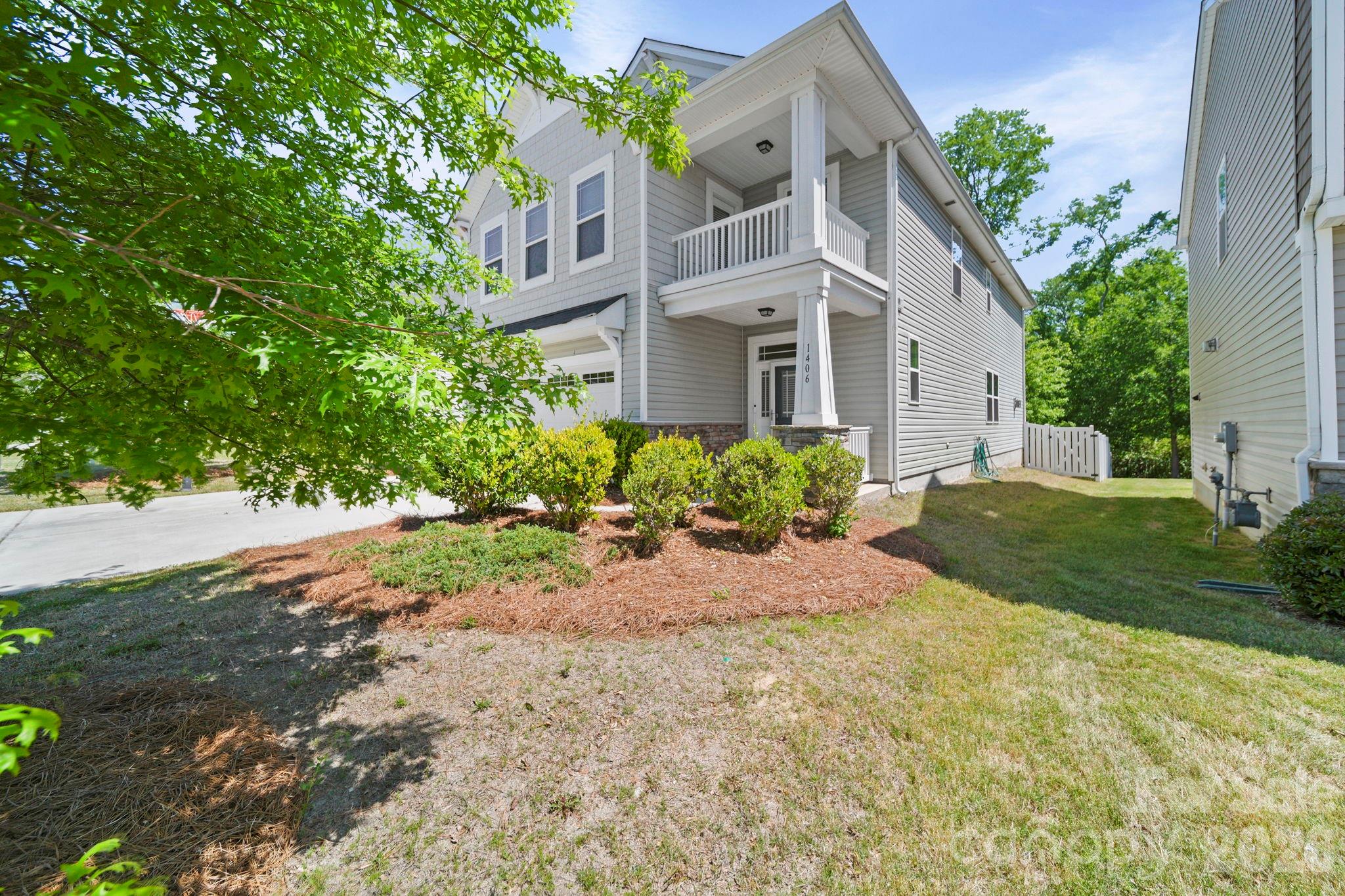 1406 Kings Grove Drive Property Photo 3