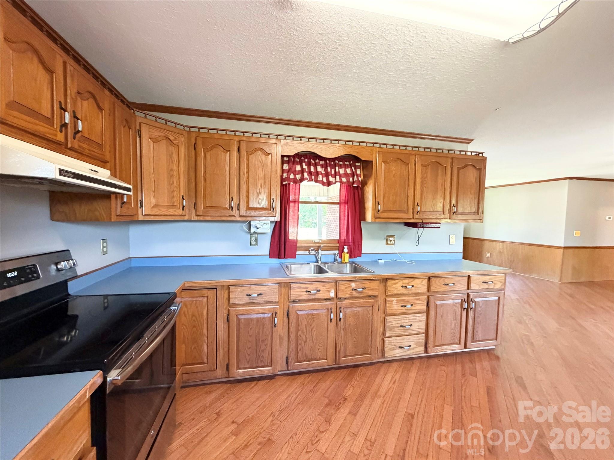 372 Ferry Road Property Photo 5